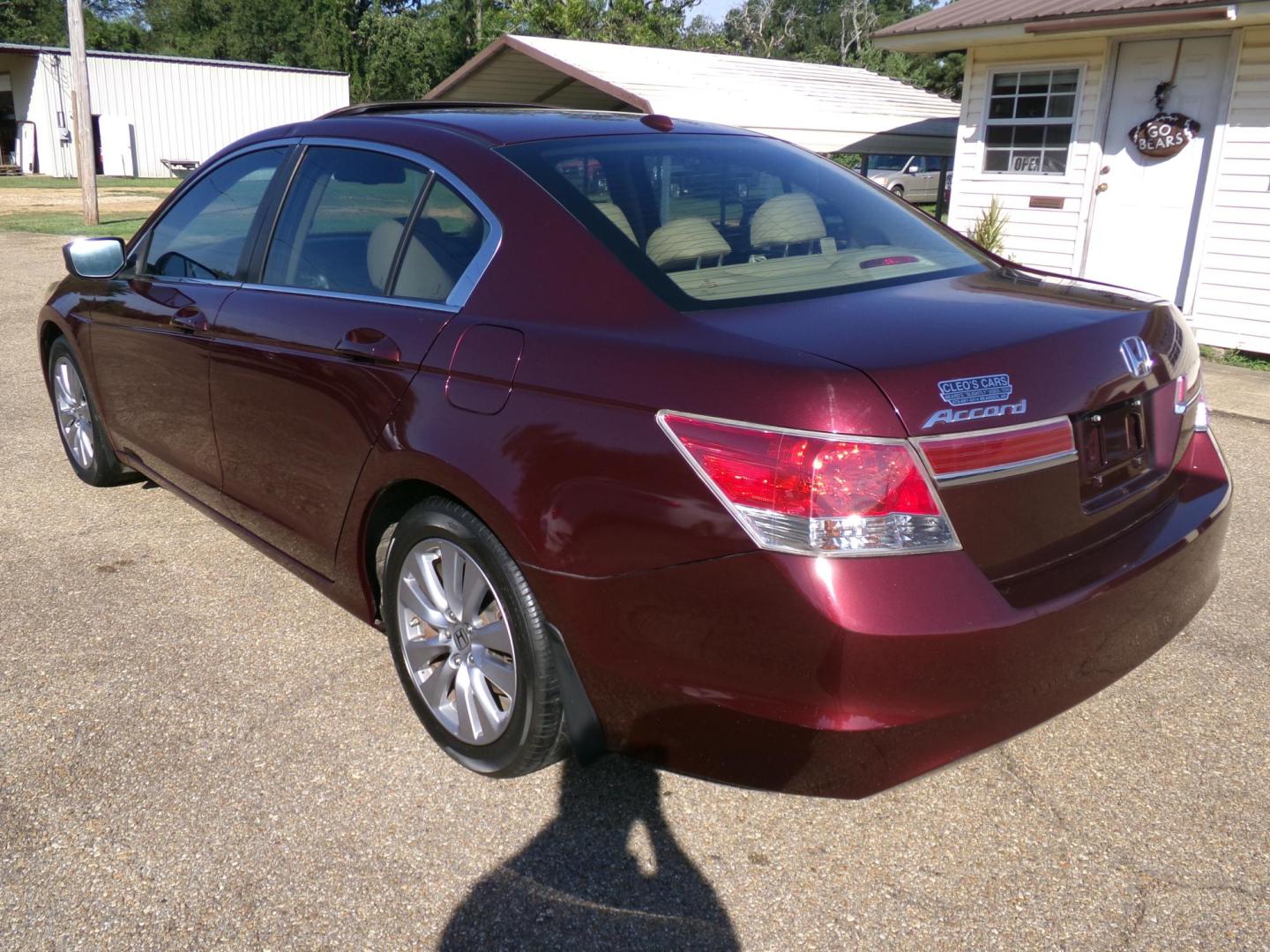 2011 Burgandy /Tan Honda Accord EX-L Sedan AT (1HGCP2F8XBA) with an 2.4L L4 DOHC 16V engine, 5-Speed Automatic transmission, located at 401 First NE, Bearden, AR, 71720, (870) 687-3414, 33.726528, -92.611519 - Photo#18