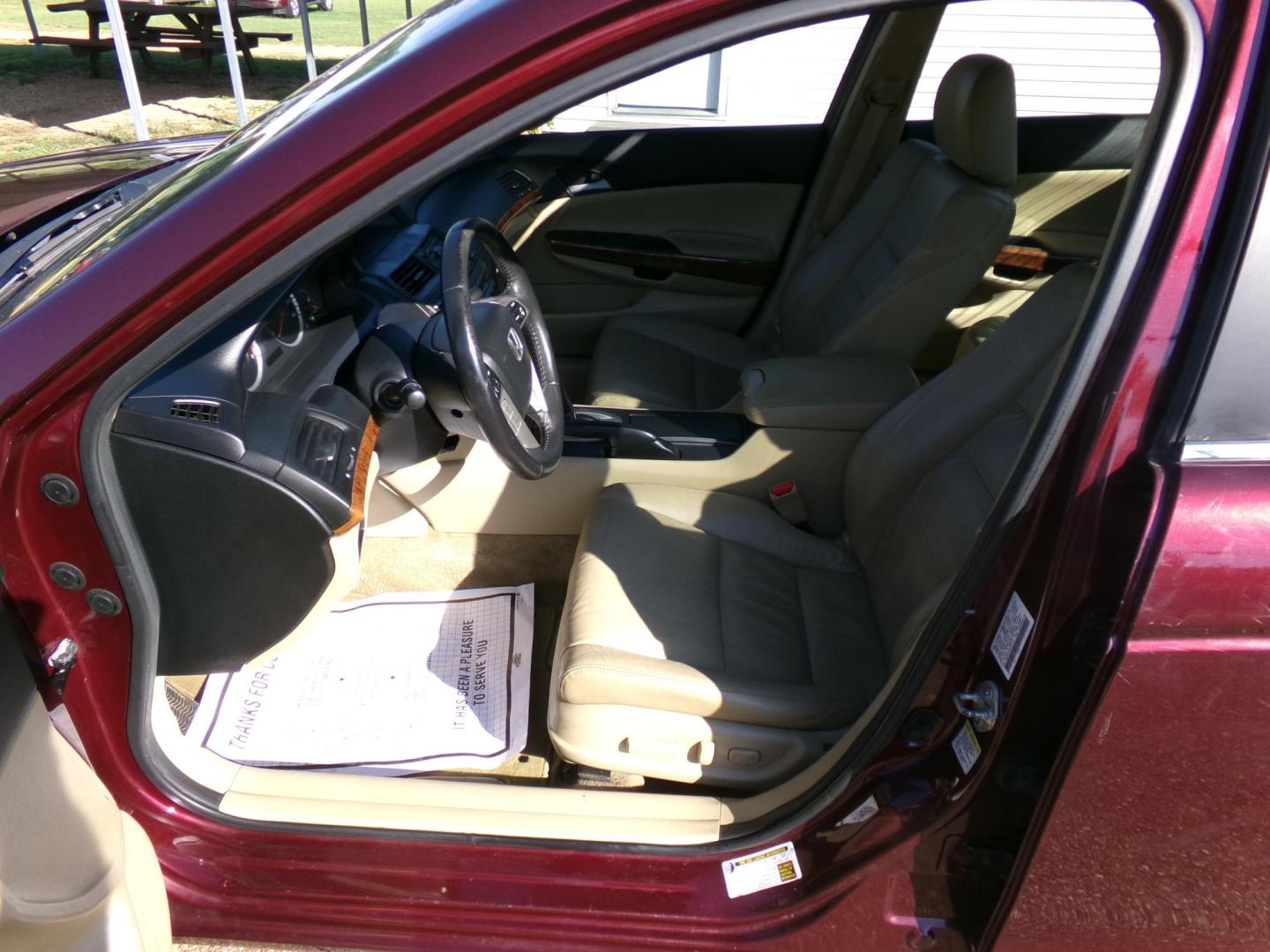 2011 Burgandy /Tan Honda Accord EX-L Sedan AT (1HGCP2F8XBA) with an 2.4L L4 DOHC 16V engine, 5-Speed Automatic transmission, located at 401 First NE, Bearden, AR, 71720, (870) 687-3414, 33.726528, -92.611519 - Photo#7