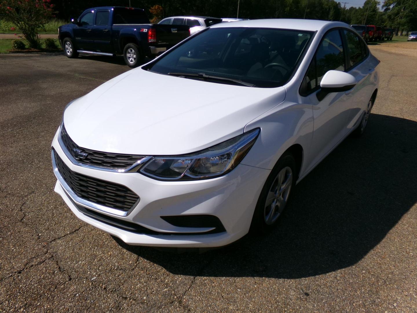 2018 /Charcoal Chevrolet Cruze LS Auto (1G1BC5SM4J7) with an 1.4L L4 DOHC 16V TURBO engine, 6A transmission, located at 401 First NE, Bearden, AR, 71720, (870) 687-3414, 33.726528, -92.611519 - Photo#0