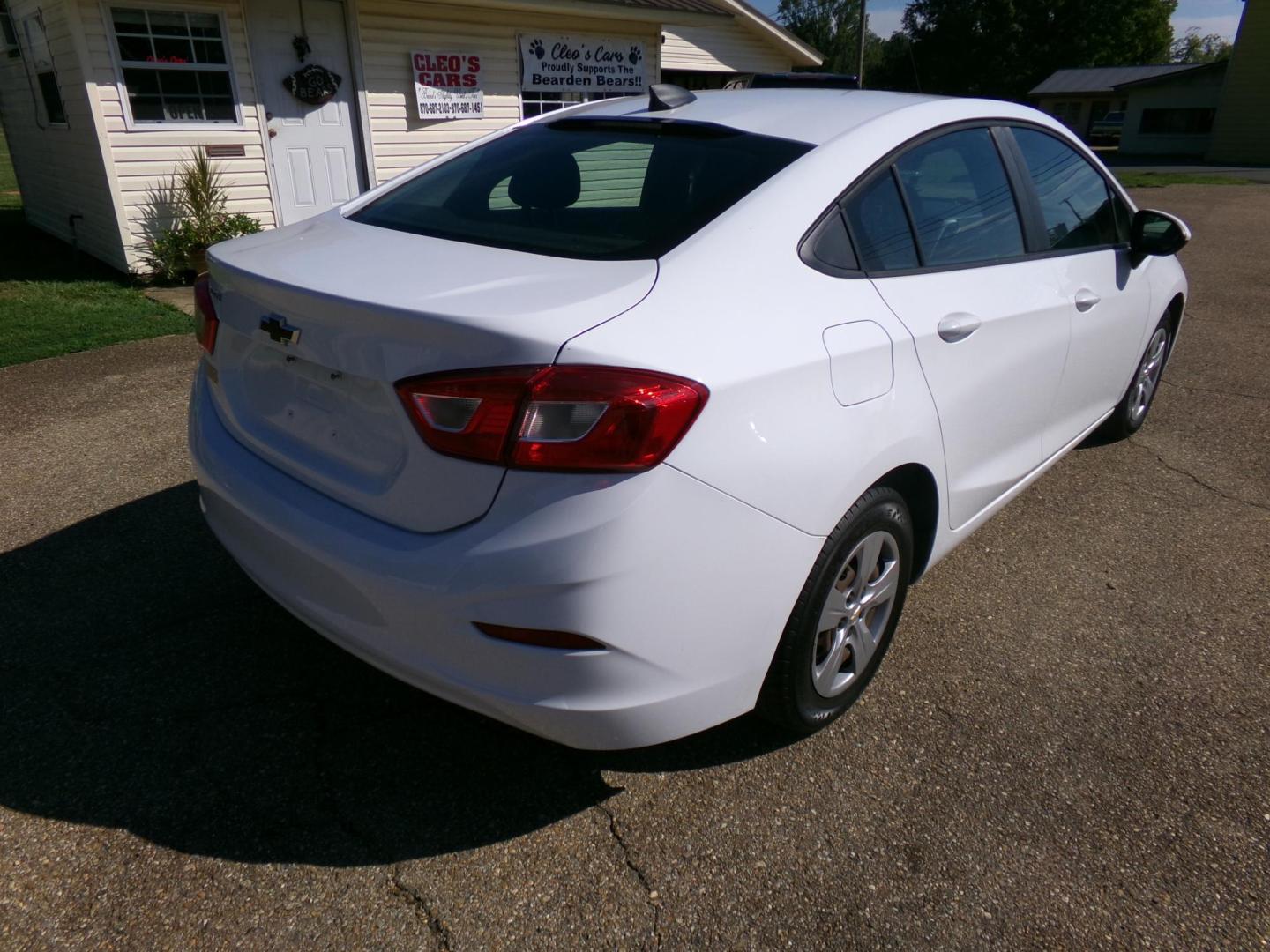 2018 /Charcoal Chevrolet Cruze LS Auto (1G1BC5SM4J7) with an 1.4L L4 DOHC 16V TURBO engine, 6A transmission, located at 401 First NE, Bearden, AR, 71720, (870) 687-3414, 33.726528, -92.611519 - Photo#19