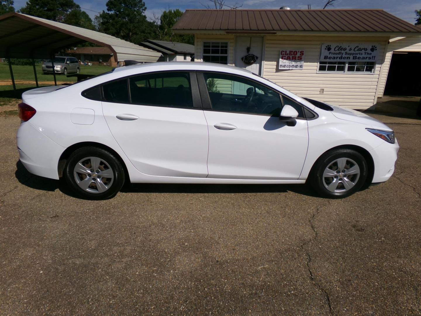 2018 /Charcoal Chevrolet Cruze LS Auto (1G1BC5SM4J7) with an 1.4L L4 DOHC 16V TURBO engine, 6A transmission, located at 401 First NE, Bearden, AR, 71720, (870) 687-3414, 33.726528, -92.611519 - Photo#20