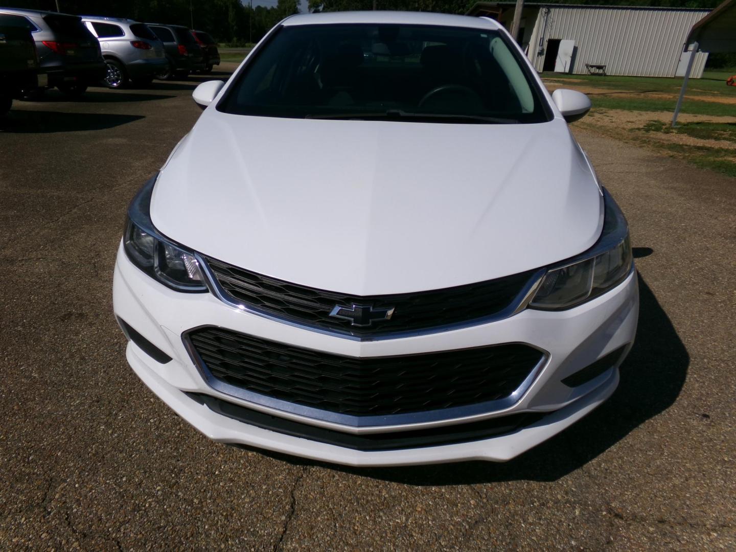 2018 /Charcoal Chevrolet Cruze LS Auto (1G1BC5SM4J7) with an 1.4L L4 DOHC 16V TURBO engine, 6A transmission, located at 401 First NE, Bearden, AR, 71720, (870) 687-3414, 33.726528, -92.611519 - Photo#21