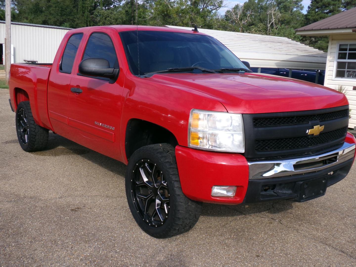 2011 Bright Red /Tan Chevrolet Silverado 1500 LT Ext. Cab 2WD (1GCRCSE04BZ) with an 5.3L V8 OHV 16V FFV engine, 4-Speed Automatic transmission, located at 401 First NE, Bearden, AR, 71720, (870) 687-3414, 33.726528, -92.611519 - Photo#0