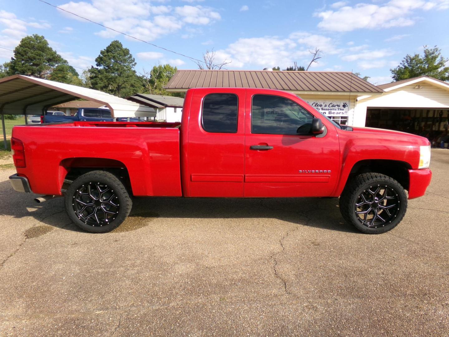 2011 Bright Red /Tan Chevrolet Silverado 1500 LT Ext. Cab 2WD (1GCRCSE04BZ) with an 5.3L V8 OHV 16V FFV engine, 4-Speed Automatic transmission, located at 401 First NE, Bearden, AR, 71720, (870) 687-3414, 33.726528, -92.611519 - Photo#1