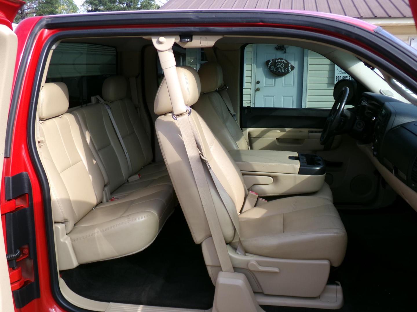 2011 Bright Red /Tan Chevrolet Silverado 1500 LT Ext. Cab 2WD (1GCRCSE04BZ) with an 5.3L V8 OHV 16V FFV engine, 4-Speed Automatic transmission, located at 401 First NE, Bearden, AR, 71720, (870) 687-3414, 33.726528, -92.611519 - Photo#11