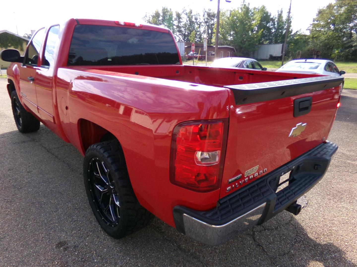 2011 Bright Red /Tan Chevrolet Silverado 1500 LT Ext. Cab 2WD (1GCRCSE04BZ) with an 5.3L V8 OHV 16V FFV engine, 4-Speed Automatic transmission, located at 401 First NE, Bearden, AR, 71720, (870) 687-3414, 33.726528, -92.611519 - Photo#13