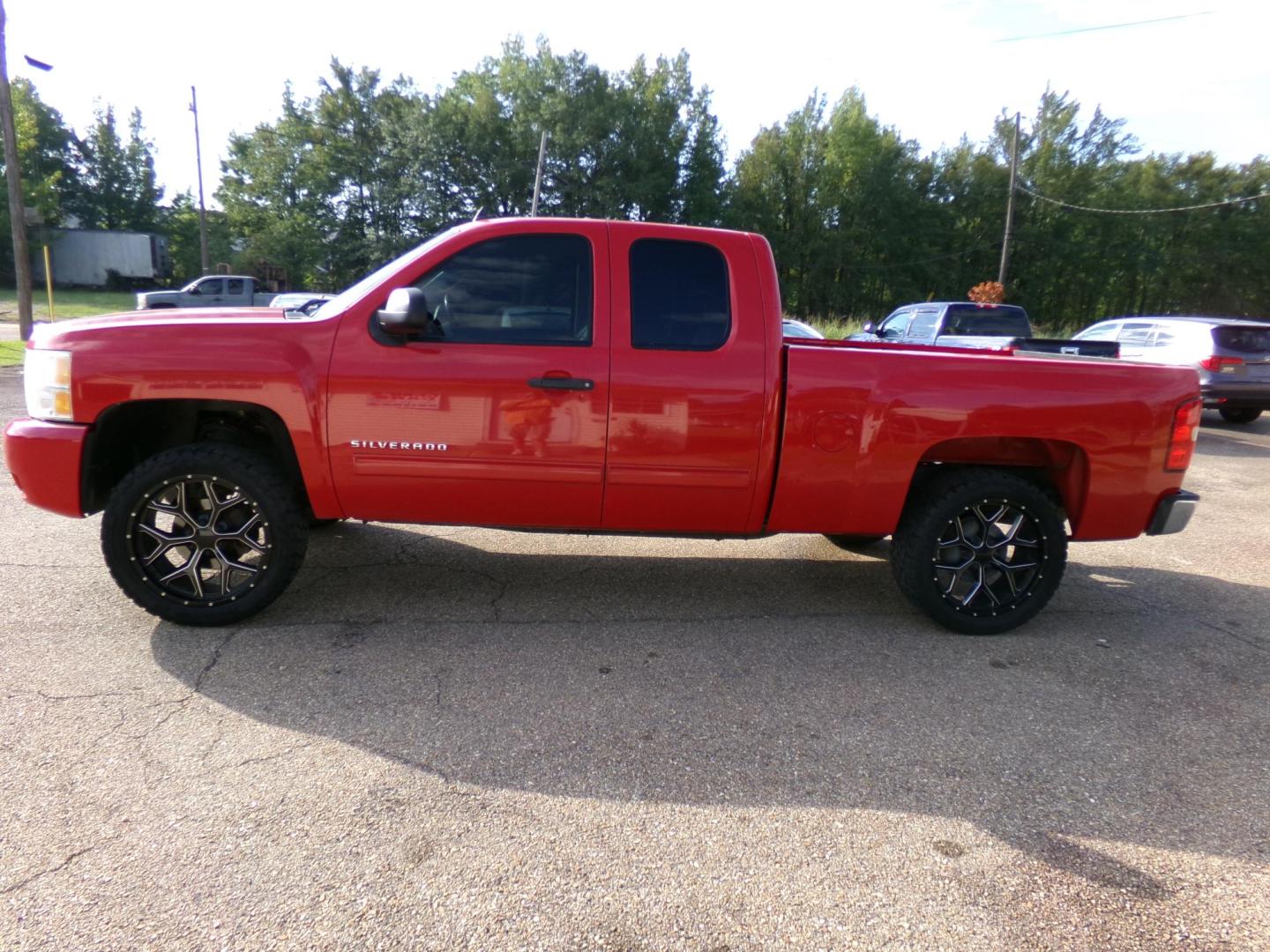 2011 Bright Red /Tan Chevrolet Silverado 1500 LT Ext. Cab 2WD (1GCRCSE04BZ) with an 5.3L V8 OHV 16V FFV engine, 4-Speed Automatic transmission, located at 401 First NE, Bearden, AR, 71720, (870) 687-3414, 33.726528, -92.611519 - Photo#14