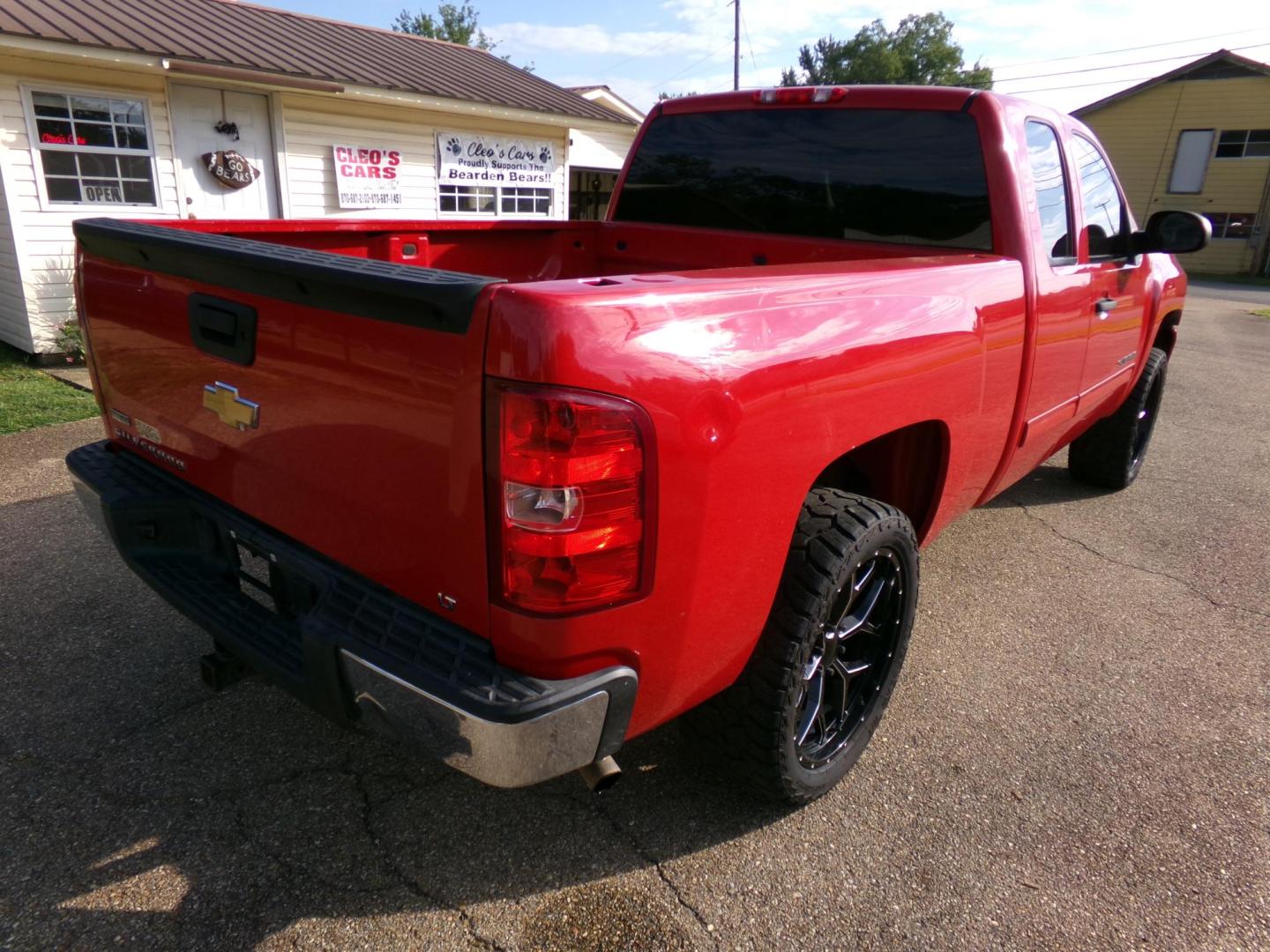 2011 Bright Red /Tan Chevrolet Silverado 1500 LT Ext. Cab 2WD (1GCRCSE04BZ) with an 5.3L V8 OHV 16V FFV engine, 4-Speed Automatic transmission, located at 401 First NE, Bearden, AR, 71720, (870) 687-3414, 33.726528, -92.611519 - Photo#2