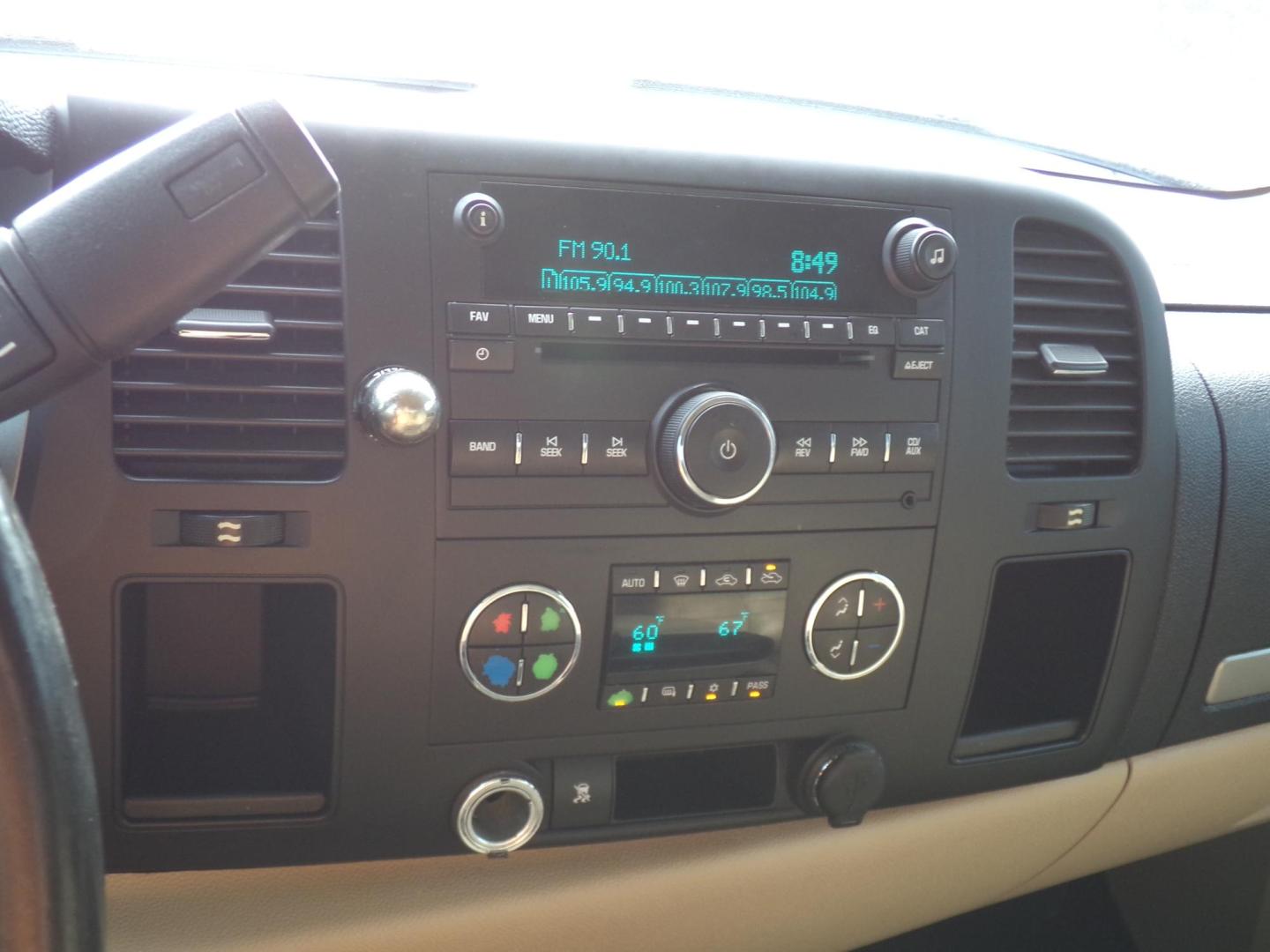 2011 Bright Red /Tan Chevrolet Silverado 1500 LT Ext. Cab 2WD (1GCRCSE04BZ) with an 5.3L V8 OHV 16V FFV engine, 4-Speed Automatic transmission, located at 401 First NE, Bearden, AR, 71720, (870) 687-3414, 33.726528, -92.611519 - Photo#7