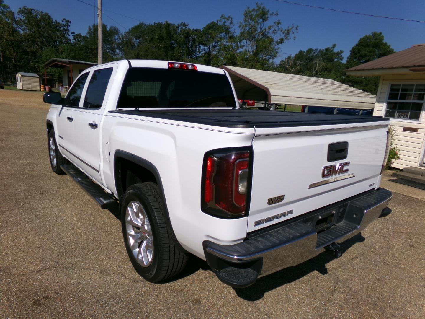 2017 Olympic White /Tan GMC Sierra 1500 SLT Crew Cab Long Box 2WD (3GTP1NEC0HG) with an 5.3L V8 OHV 16V engine, 6A transmission, located at 401 First NE, Bearden, AR, 71720, (870) 687-3414, 33.726528, -92.611519 - Photo#2