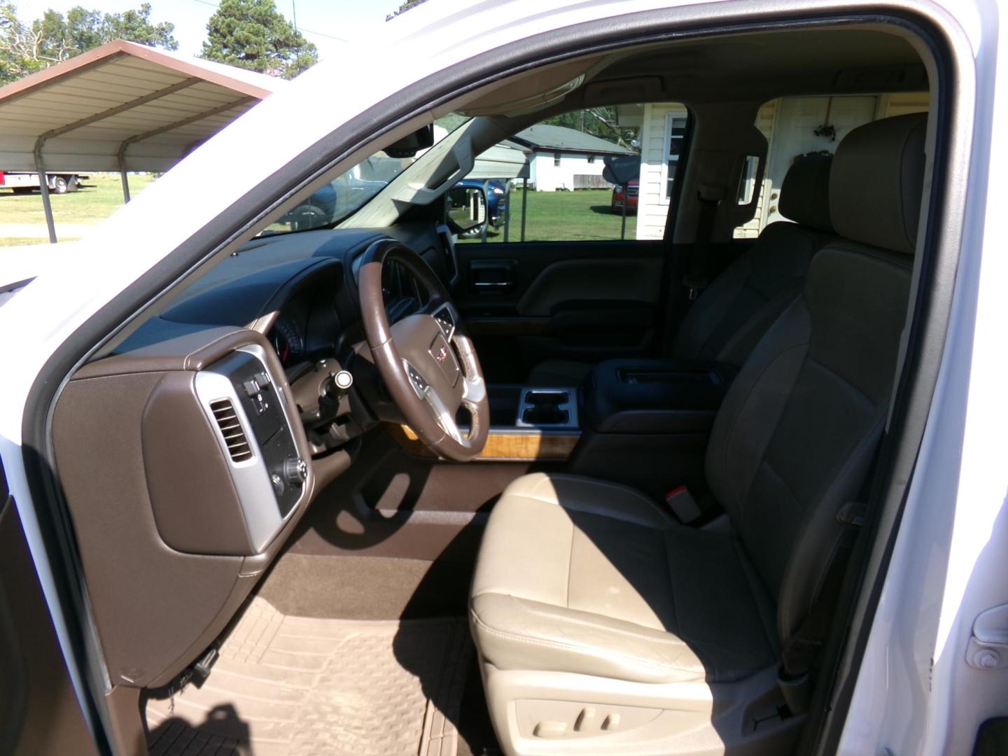 2017 Olympic White /Tan GMC Sierra 1500 SLT Crew Cab Long Box 2WD (3GTP1NEC0HG) with an 5.3L V8 OHV 16V engine, 6A transmission, located at 401 First NE, Bearden, AR, 71720, (870) 687-3414, 33.726528, -92.611519 - Photo#7