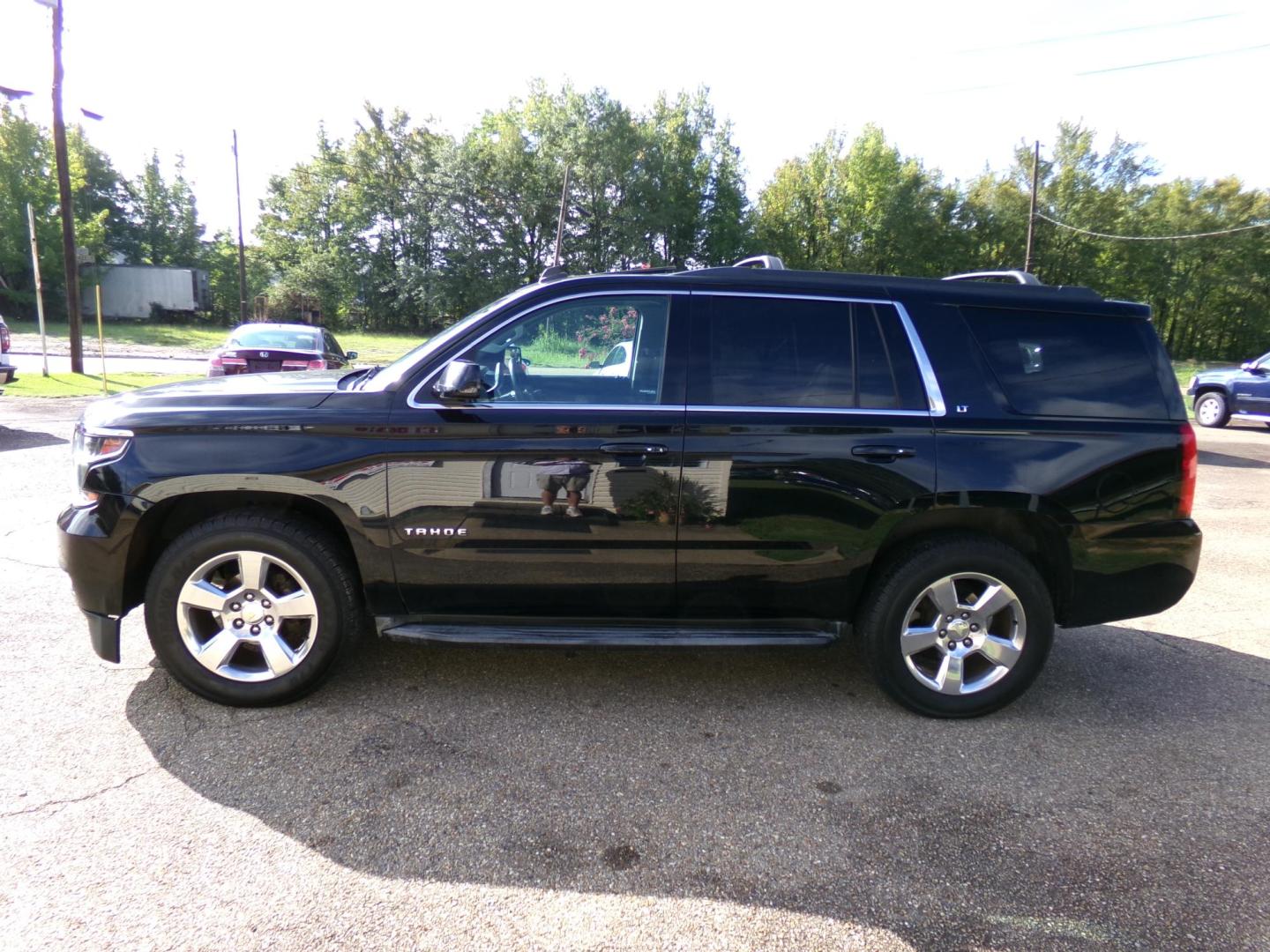 2015 Black /Black Chevrolet Tahoe LT 4WD (1GNSKBKCXFR) with an 5.3L V8 OHV 16V engine, 6-Speed Automatic transmission, located at 401 First NE, Bearden, AR, 71720, (870) 687-3414, 33.726528, -92.611519 - CARFAX-CERTIFIED ONE OWNER! - Photo#1