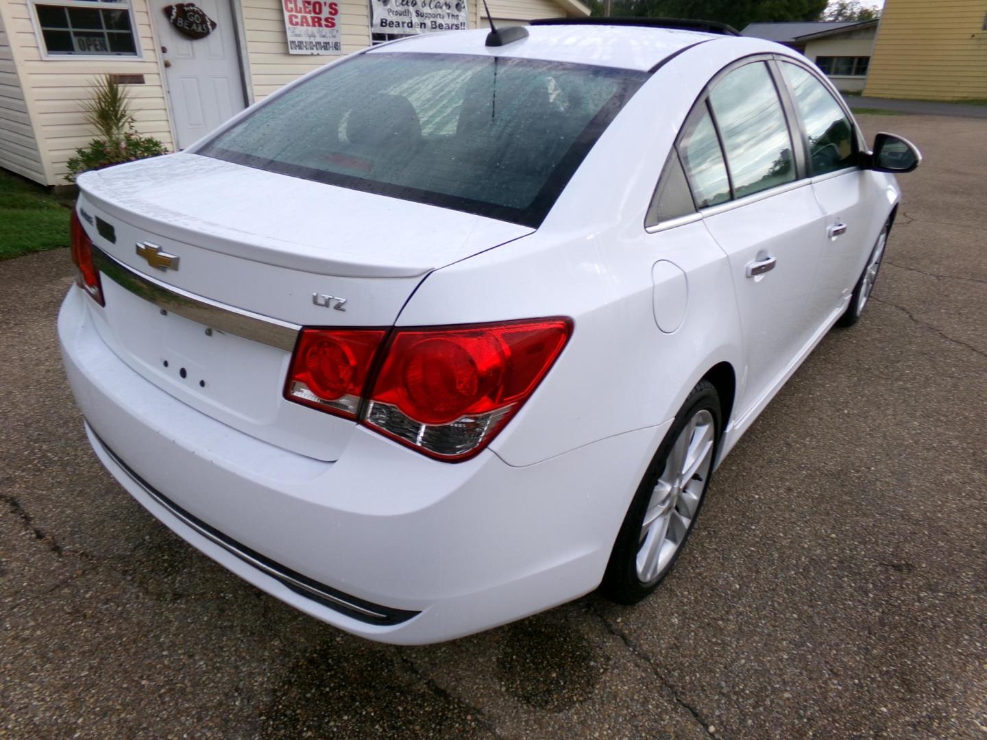 2015 Olympic White /Black Chevrolet Cruze LTZ Auto (1G1PG5SB2F7) with an 1.4L L4 DOHC 16V TURBO engine, 6-Speed Automatic transmission, located at 401 First NE, Bearden, AR, 71720, (870) 687-3414, 33.726528, -92.611519 - Photo#20