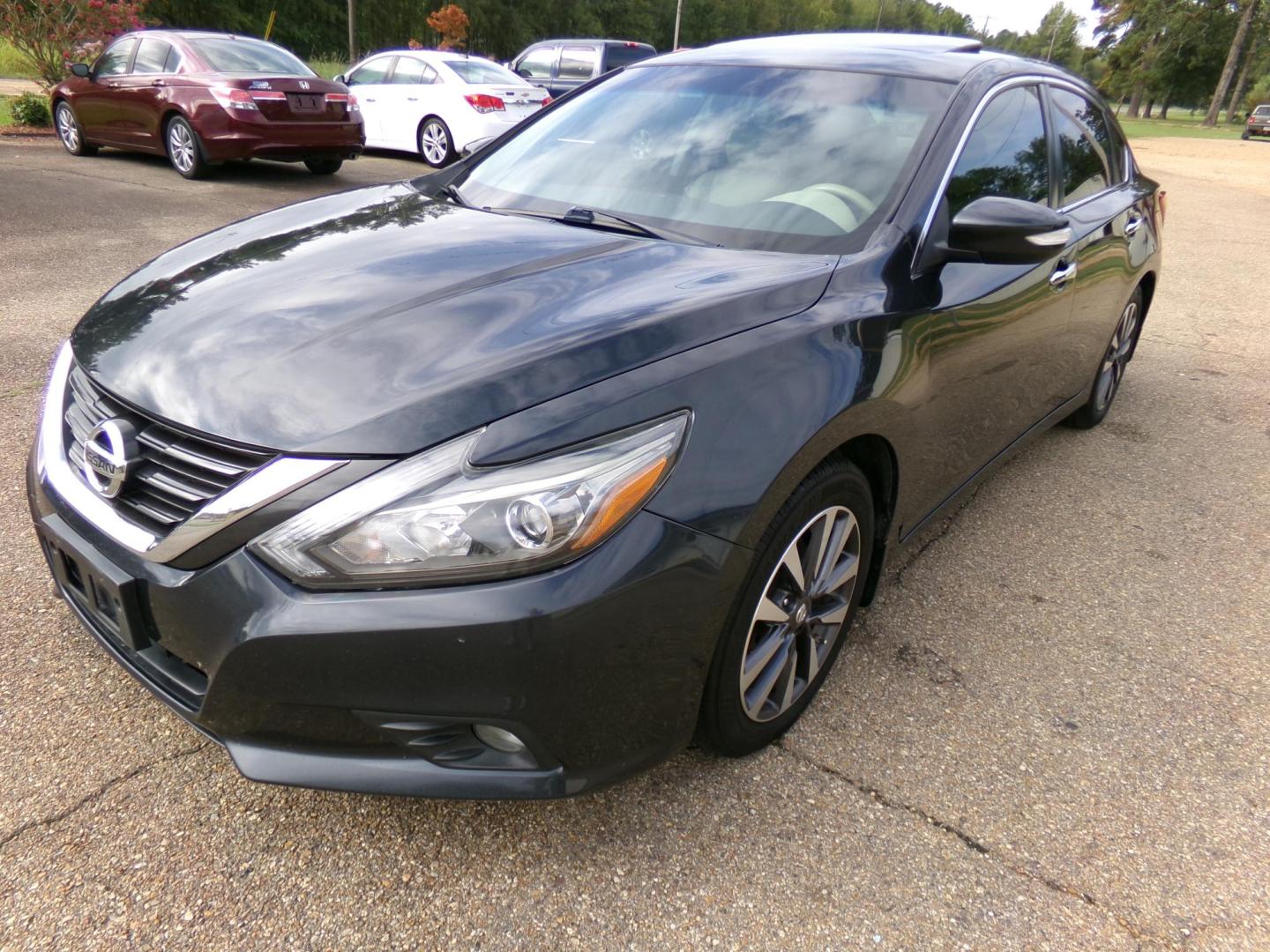 2017 Dark Blue Metallic /Tan Nissan Altima 2.5 SL (1N4AL3AP8HC) with an 2.5L L4 DOHC 16V engine, CVT transmission, located at 401 First NE, Bearden, AR, 71720, (870) 687-3414, 33.726528, -92.611519 - Photo#0