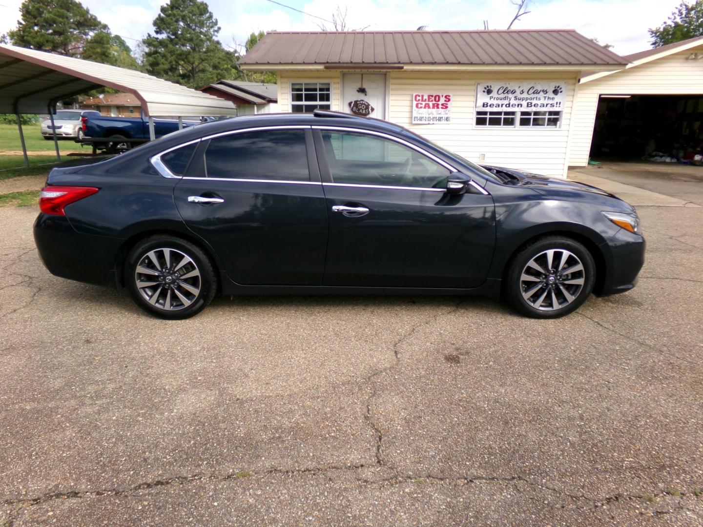 2017 Dark Blue Metallic /Tan Nissan Altima 2.5 SL (1N4AL3AP8HC) with an 2.5L L4 DOHC 16V engine, CVT transmission, located at 401 First NE, Bearden, AR, 71720, (870) 687-3414, 33.726528, -92.611519 - Photo#23