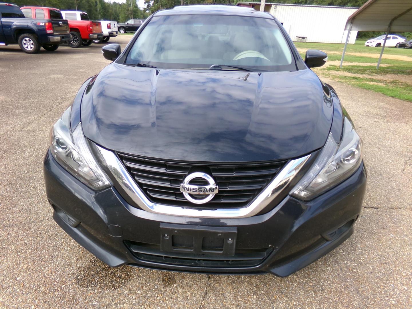 2017 Dark Blue Metallic /Tan Nissan Altima 2.5 SL (1N4AL3AP8HC) with an 2.5L L4 DOHC 16V engine, CVT transmission, located at 401 First NE, Bearden, AR, 71720, (870) 687-3414, 33.726528, -92.611519 - Photo#24