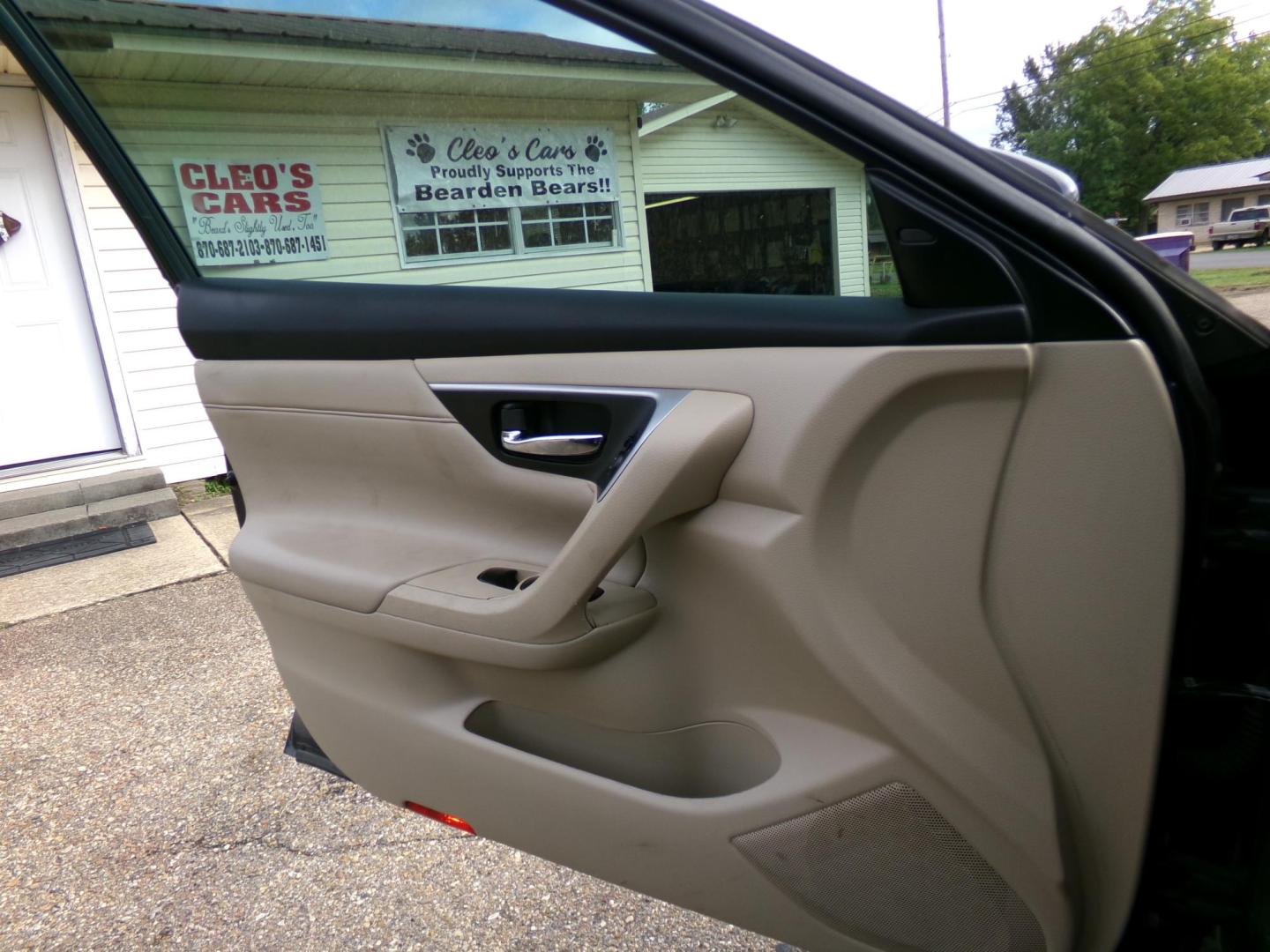 2017 Dark Blue Metallic /Tan Nissan Altima 2.5 SL (1N4AL3AP8HC) with an 2.5L L4 DOHC 16V engine, CVT transmission, located at 401 First NE, Bearden, AR, 71720, (870) 687-3414, 33.726528, -92.611519 - Photo#5