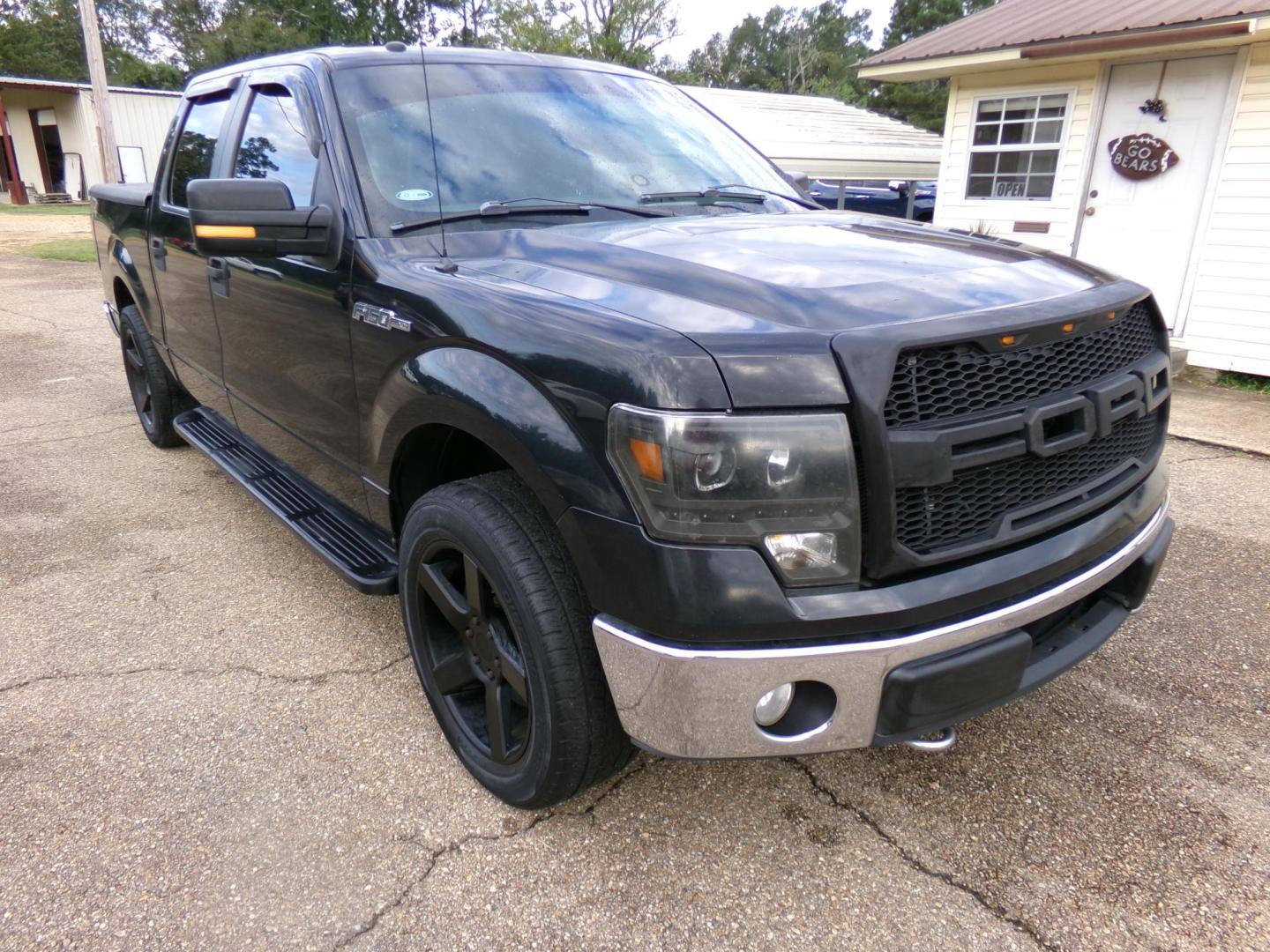 2010 Black /Tan Ford F-150 XLT SuperCrew 5.5-ft. Bed 2WD (1FTEW1C82AK) with an 4.6L V8 SOHC 24V engine, 4-Speed Automatic transmission, located at 401 First NE, Bearden, AR, 71720, (870) 687-3414, 33.726528, -92.611519 - Photo#21