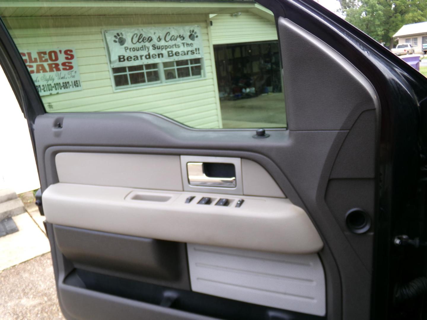 2010 Black /Tan Ford F-150 XLT SuperCrew 5.5-ft. Bed 2WD (1FTEW1C82AK) with an 4.6L V8 SOHC 24V engine, 4-Speed Automatic transmission, located at 401 First NE, Bearden, AR, 71720, (870) 687-3414, 33.726528, -92.611519 - Photo#6