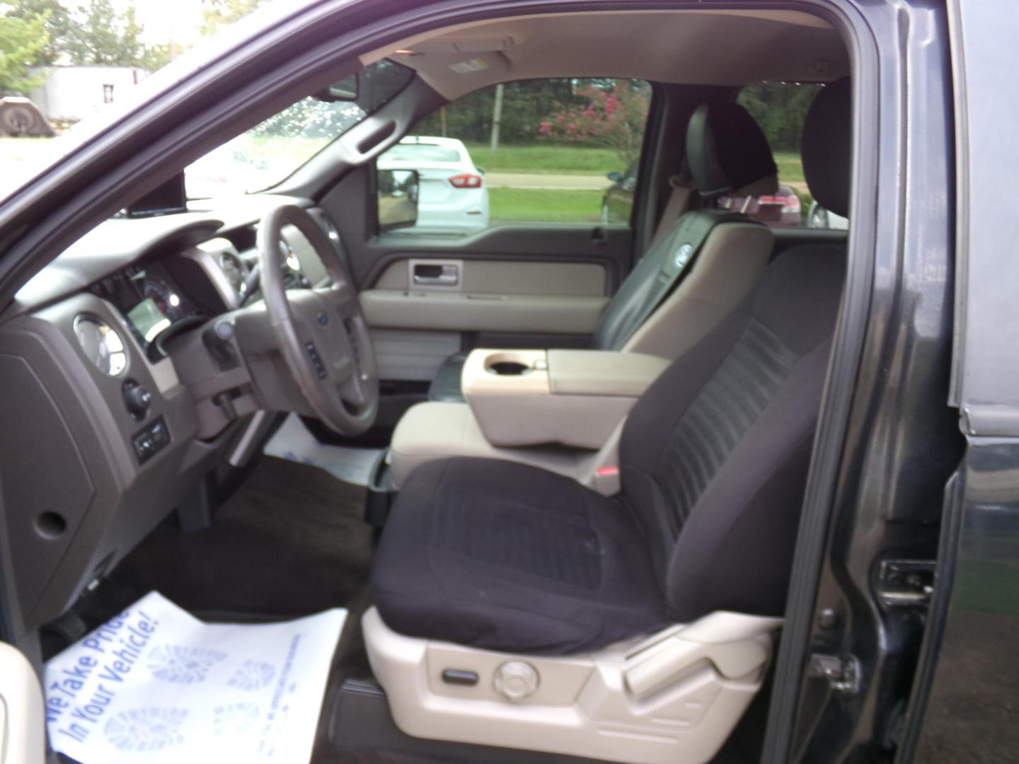 2010 Black /Tan Ford F-150 XLT SuperCrew 5.5-ft. Bed 2WD (1FTEW1C82AK) with an 4.6L V8 SOHC 24V engine, 4-Speed Automatic transmission, located at 401 First NE, Bearden, AR, 71720, (870) 687-3414, 33.726528, -92.611519 - Photo#7