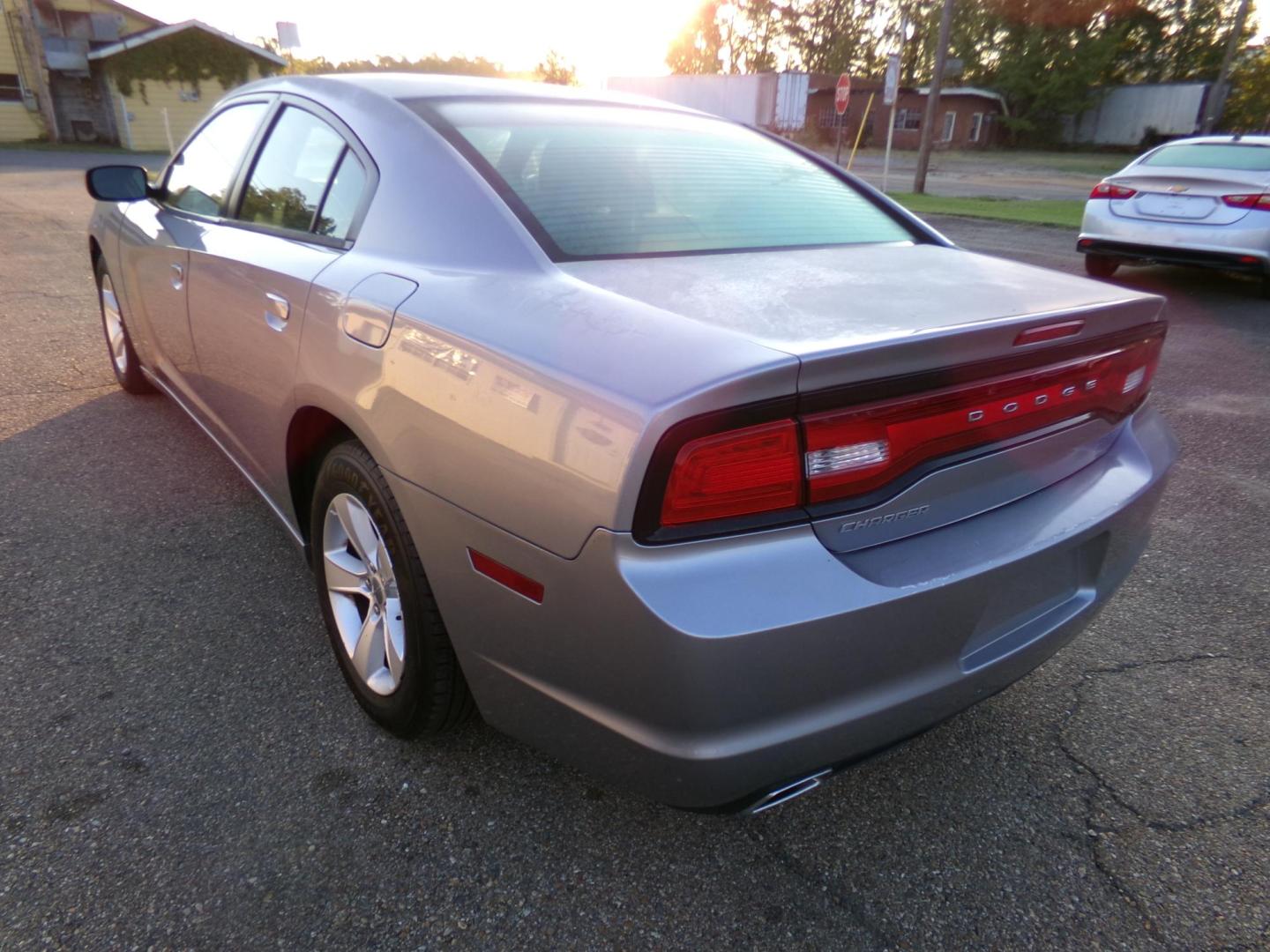 2014 Billet Metallic /Black Dodge Charger SE (2C3CDXBG0EH) with an 3.6L V6 DOHC 24V engine, 5-Speed Automatic transmission, located at 401 First NE, Bearden, AR, 71720, (870) 687-3414, 33.726528, -92.611519 - Photo#2