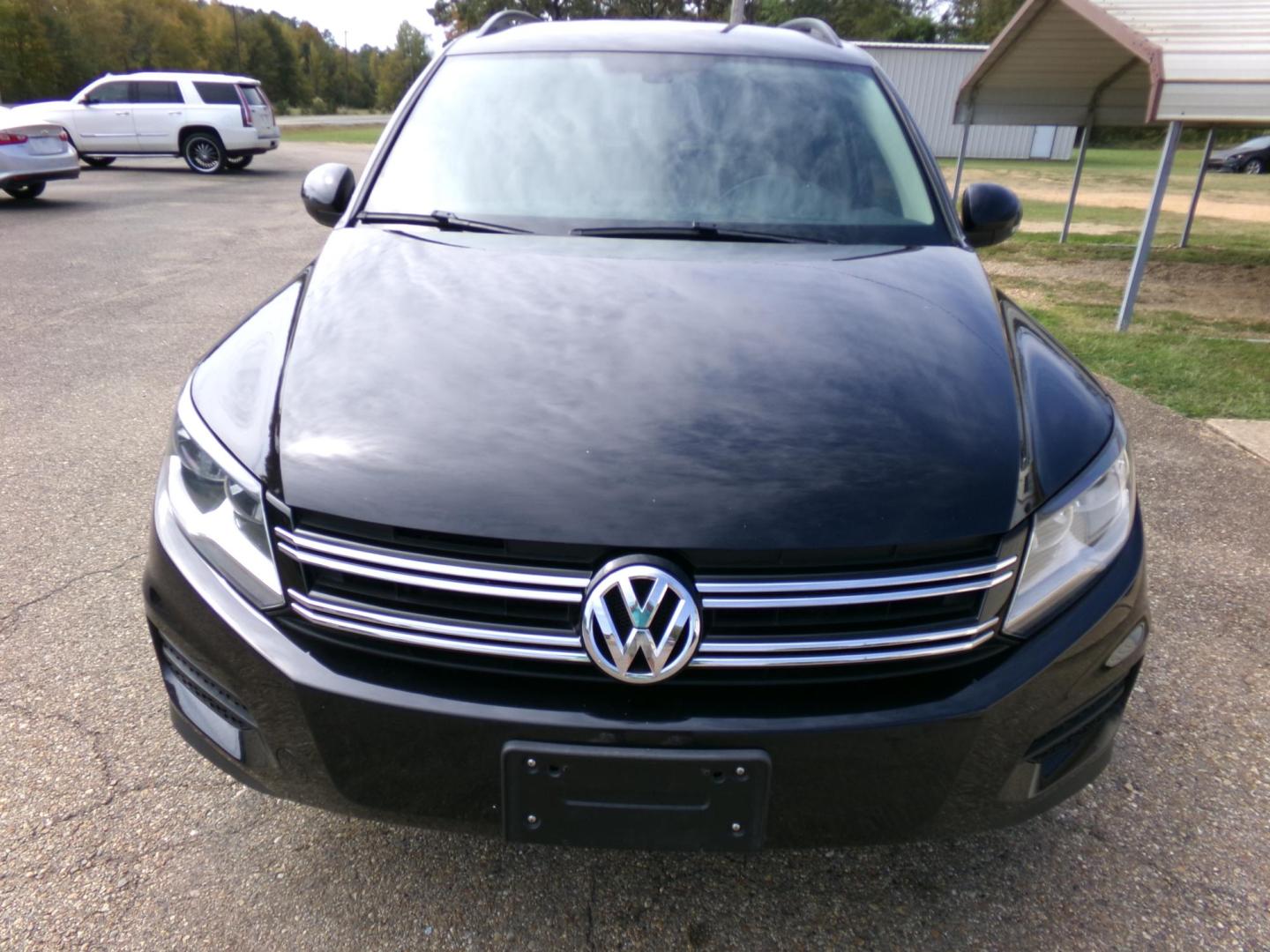 2017 Black /Tan Volkswagen Tiguan SE 4Motion (WVGBV7AX9HK) with an 2.0L L4 DOHC 16V TURBO engine, 6A transmission, located at 401 First NE, Bearden, AR, 71720, (870) 687-3414, 33.726528, -92.611519 - Photo#23