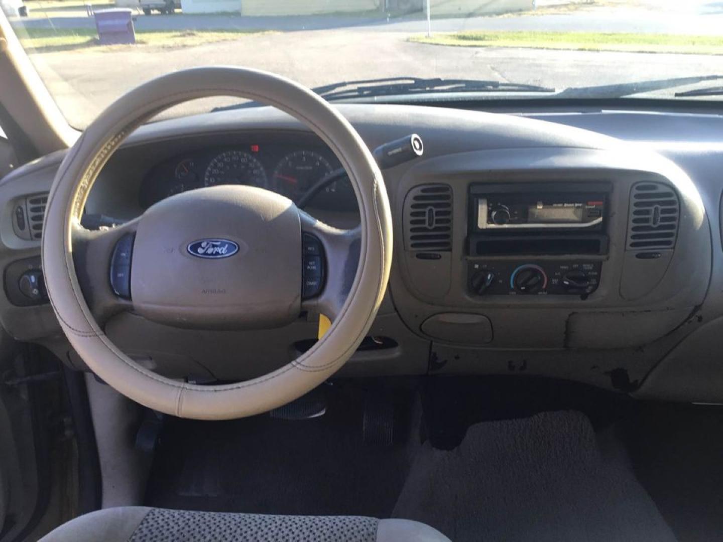 2003 Gold /Tan Ford F-150 XLT SuperCrew 2WD (1FTRW07613K) with an 4.6L V8 SOHC 16V engine, 4-Speed Automatic Overdrive transmission, located at 401 First NE, Bearden, AR, 71720, (870) 687-3414, 33.726528, -92.611519 - Photo#9