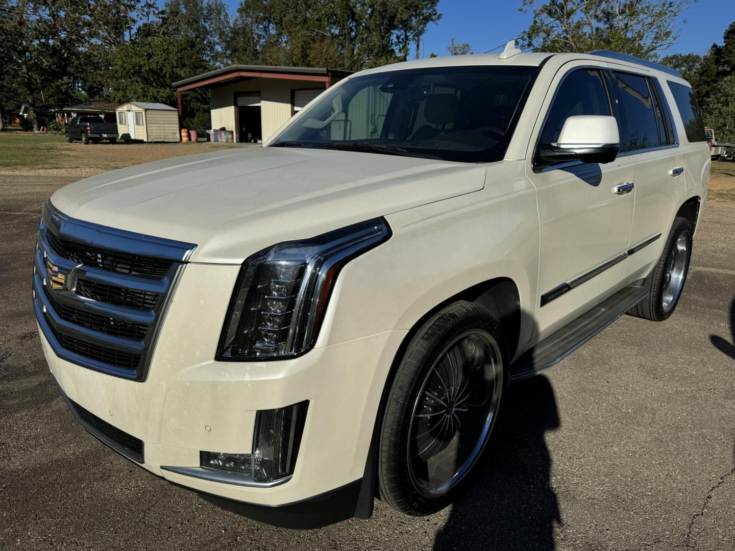 2015 White Diamond Pearl /Tan Cadillac Escalade Luxury 2WD (1GYS3MKJXFR) with an 6.2L V8 OHV 16V FFV engine, 8-Speed Automatic transmission, located at 401 First NE, Bearden, AR, 71720, (870) 687-3414, 33.726528, -92.611519 - Photo#0