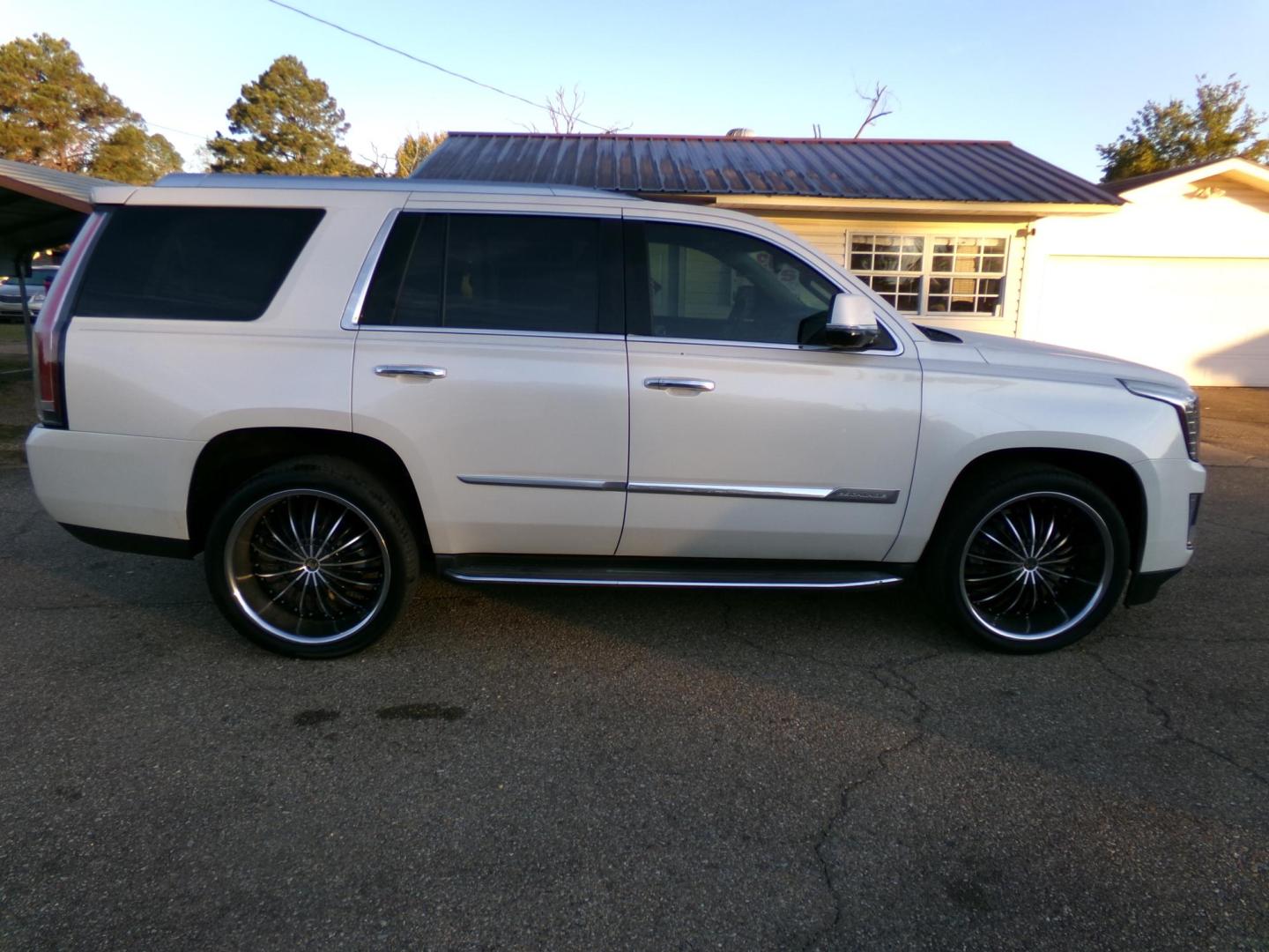 2015 White Diamond Pearl /Tan Cadillac Escalade Luxury 2WD (1GYS3MKJXFR) with an 6.2L V8 OHV 16V FFV engine, 8-Speed Automatic transmission, located at 401 First NE, Bearden, AR, 71720, (870) 687-3414, 33.726528, -92.611519 - Photo#25