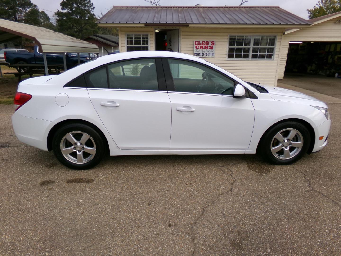 2014 White /Black Chevrolet Cruze 1LT Auto (1G1PC5SB4E7) with an 1.4L L4 DOHC 16V TURBO engine, 6-Speed Automatic transmission, located at 401 First NE, Bearden, AR, 71720, (870) 687-3414, 33.726528, -92.611519 - Photo#18