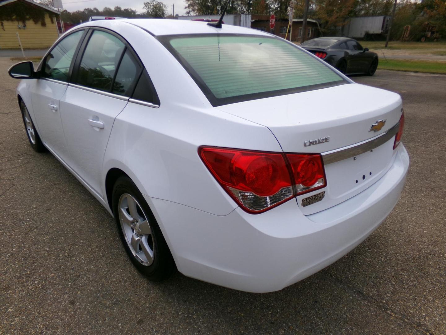 2014 White /Black Chevrolet Cruze 1LT Auto (1G1PC5SB4E7) with an 1.4L L4 DOHC 16V TURBO engine, 6-Speed Automatic transmission, located at 401 First NE, Bearden, AR, 71720, (870) 687-3414, 33.726528, -92.611519 - Photo#2