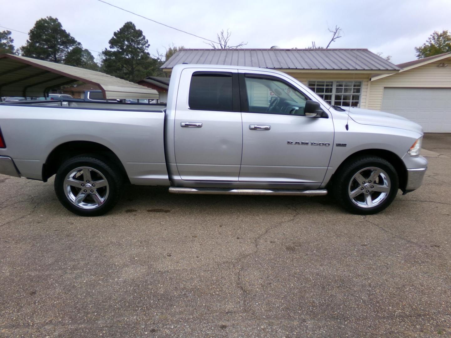 2012 Dodge Ram 1500 SLT Quad Cab 2WD (1C6RD6GT1CS) with an 5.7L V8 OHV 16V engine, 6-Speed Automatic transmission, located at 401 First NE, Bearden, AR, 71720, (870) 687-3414, 33.726528, -92.611519 - Photo#22