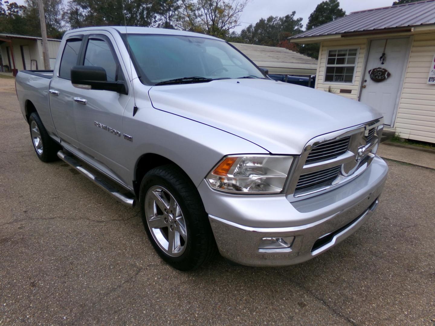 2012 Dodge Ram 1500 SLT Quad Cab 2WD (1C6RD6GT1CS) with an 5.7L V8 OHV 16V engine, 6-Speed Automatic transmission, located at 401 First NE, Bearden, AR, 71720, (870) 687-3414, 33.726528, -92.611519 - Photo#24