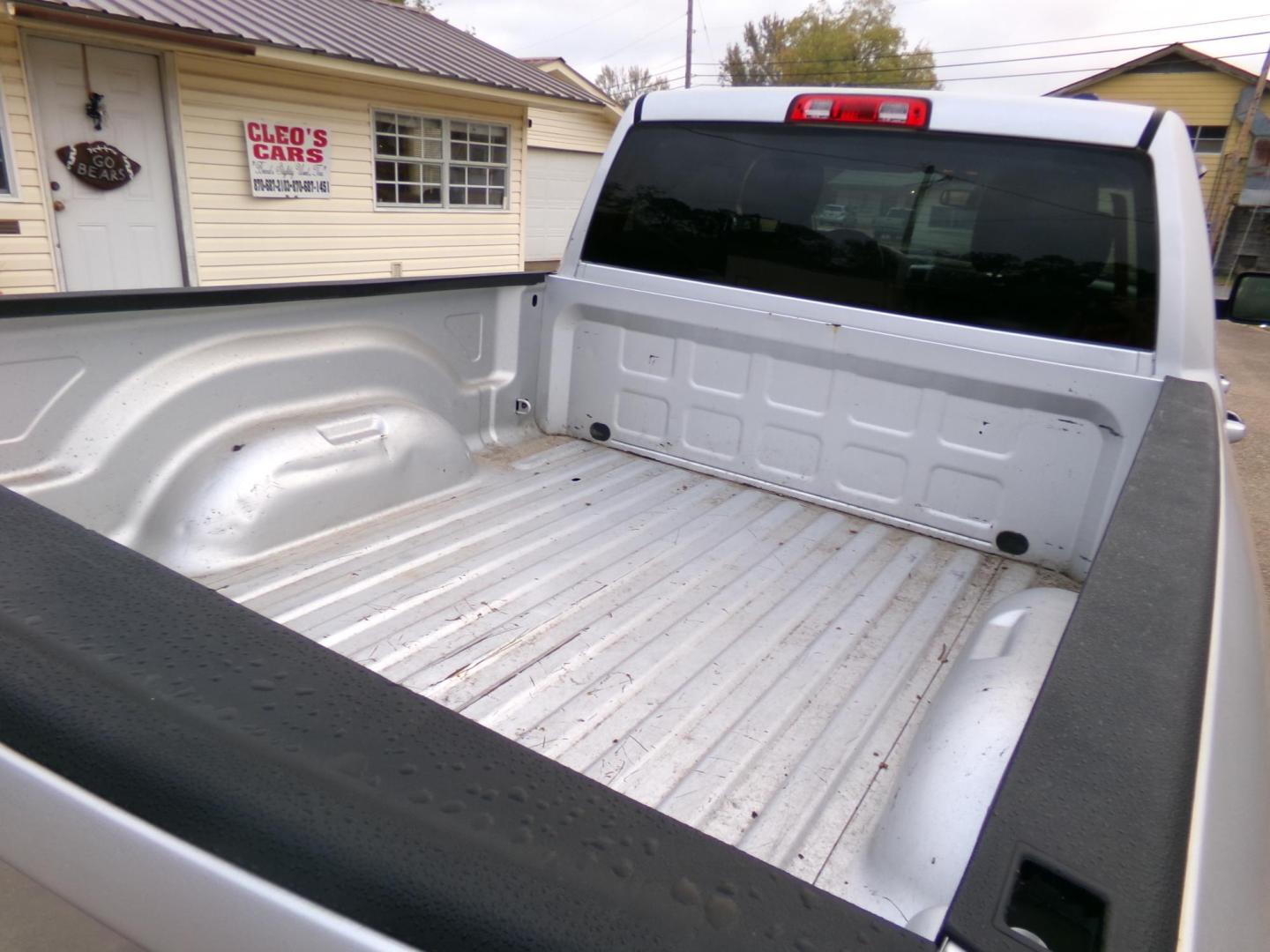 2012 Dodge Ram 1500 SLT Quad Cab 2WD (1C6RD6GT1CS) with an 5.7L V8 OHV 16V engine, 6-Speed Automatic transmission, located at 401 First NE, Bearden, AR, 71720, (870) 687-3414, 33.726528, -92.611519 - Photo#5