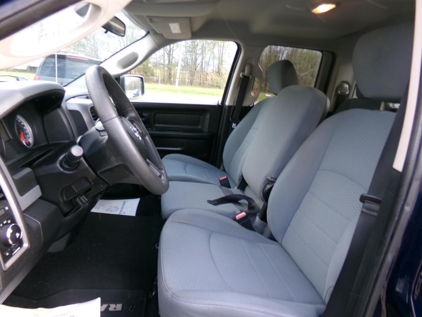 2013 True Blue Pearl Coat /Gray RAM 1500 Tradesman Quad Cab 2WD (1C6RR6FT3DS) with an 5.7L V8 OHV 16V engine, 6-Speed Automatic transmission, located at 401 First NE, Bearden, AR, 71720, (870) 687-3414, 33.726528, -92.611519 - Photo#4