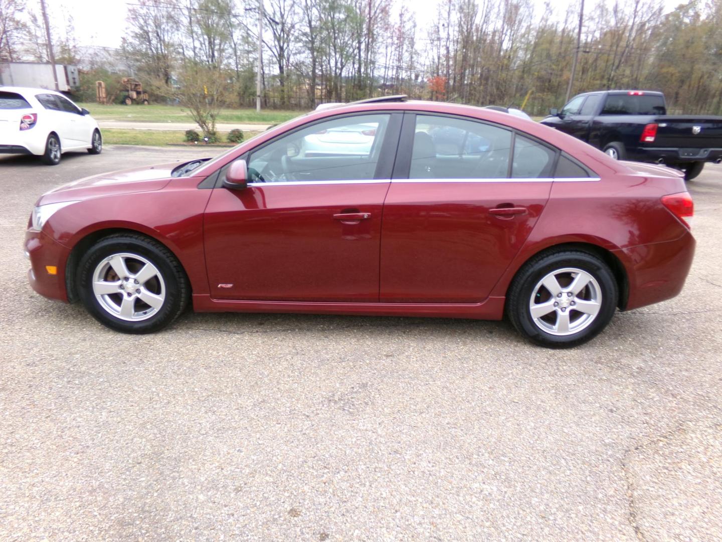 2016 :imited Addiction Red Pearl /Black Chevrolet Cruze 2LT Auto (1G1PE5SB3G7) with an 1.4L L4 DOHC 16V TURBO engine, 6-Speed Automatic transmission, located at 401 First NE, Bearden, AR, 71720, (870) 687-3414, 33.726528, -92.611519 - Photo#1