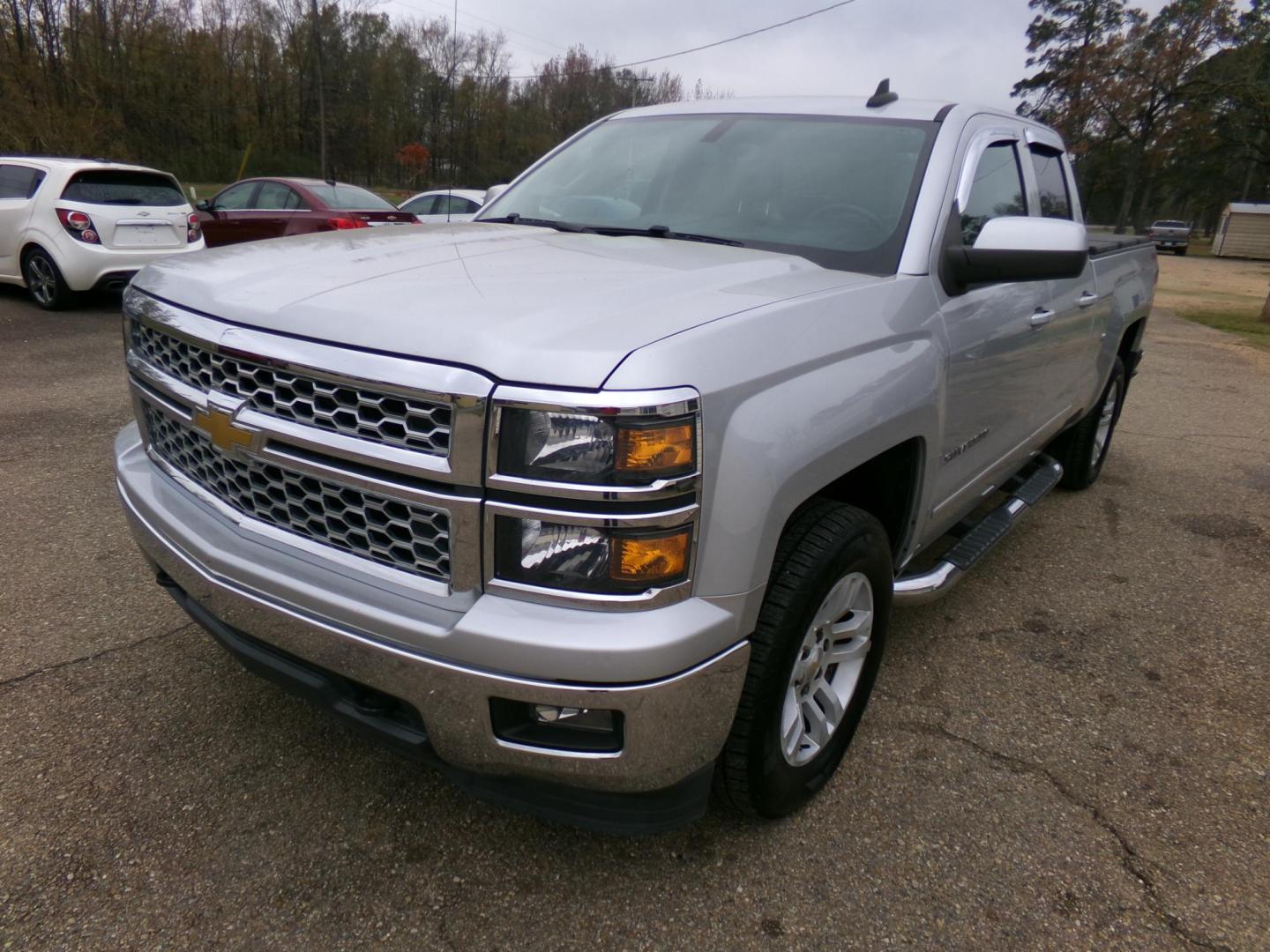 2015 Ultra Silver Metallic /Gray Chevrolet Silverado 1500 LT Double Cab 4WD (1GCVKREC7FZ) with an 5.3L V8 OHV 16V engine, 6-Speed Automatic transmission, located at 401 First NE, Bearden, AR, 71720, (870) 687-3414, 33.726528, -92.611519 - Photo#0