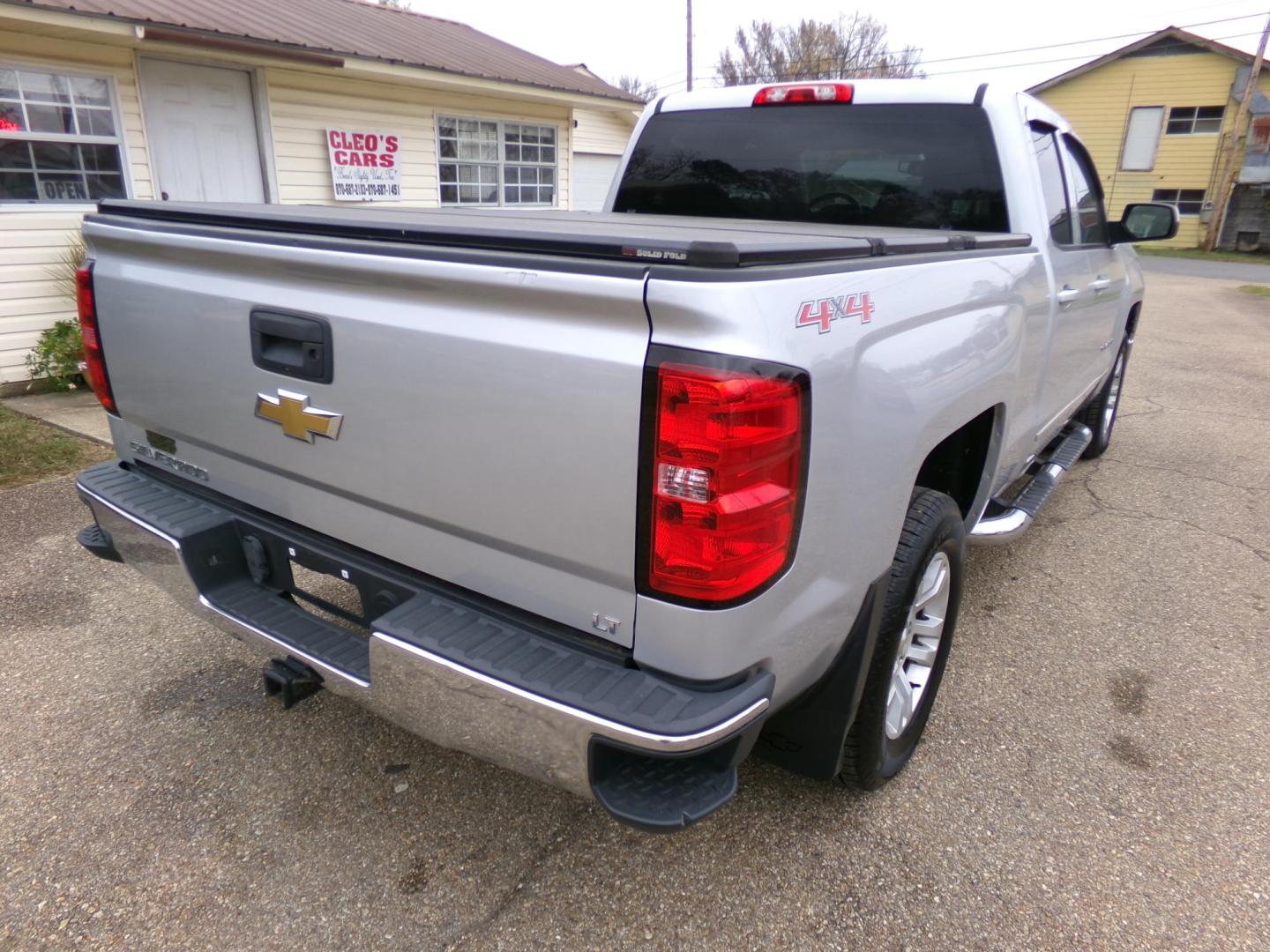 2015 Ultra Silver Metallic /Gray Chevrolet Silverado 1500 LT Double Cab 4WD (1GCVKREC7FZ) with an 5.3L V8 OHV 16V engine, 6-Speed Automatic transmission, located at 401 First NE, Bearden, AR, 71720, (870) 687-3414, 33.726528, -92.611519 - Photo#16