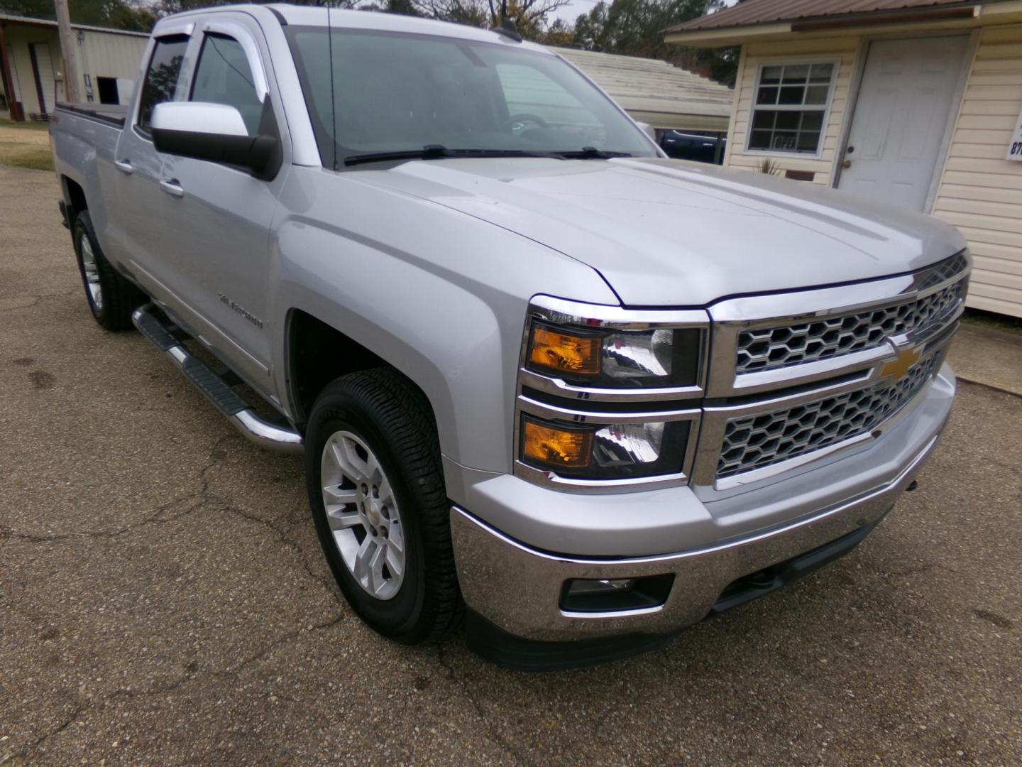 2015 Ultra Silver Metallic /Gray Chevrolet Silverado 1500 LT Double Cab 4WD (1GCVKREC7FZ) with an 5.3L V8 OHV 16V engine, 6-Speed Automatic transmission, located at 401 First NE, Bearden, AR, 71720, (870) 687-3414, 33.726528, -92.611519 - Photo#19