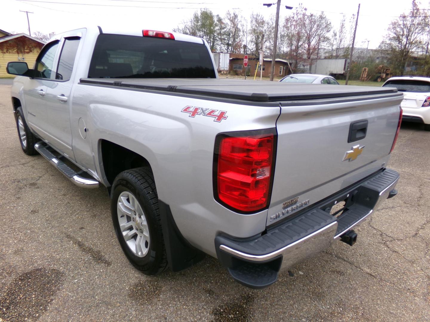 2015 Ultra Silver Metallic /Gray Chevrolet Silverado 1500 LT Double Cab 4WD (1GCVKREC7FZ) with an 5.3L V8 OHV 16V engine, 6-Speed Automatic transmission, located at 401 First NE, Bearden, AR, 71720, (870) 687-3414, 33.726528, -92.611519 - Photo#2