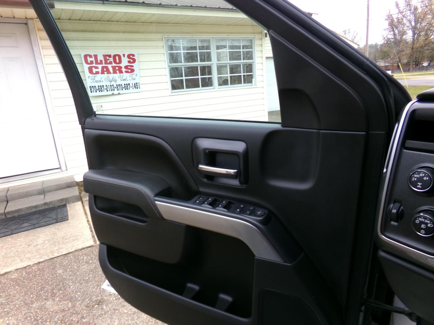 2015 Ultra Silver Metallic /Gray Chevrolet Silverado 1500 LT Double Cab 4WD (1GCVKREC7FZ) with an 5.3L V8 OHV 16V engine, 6-Speed Automatic transmission, located at 401 First NE, Bearden, AR, 71720, (870) 687-3414, 33.726528, -92.611519 - Photo#4