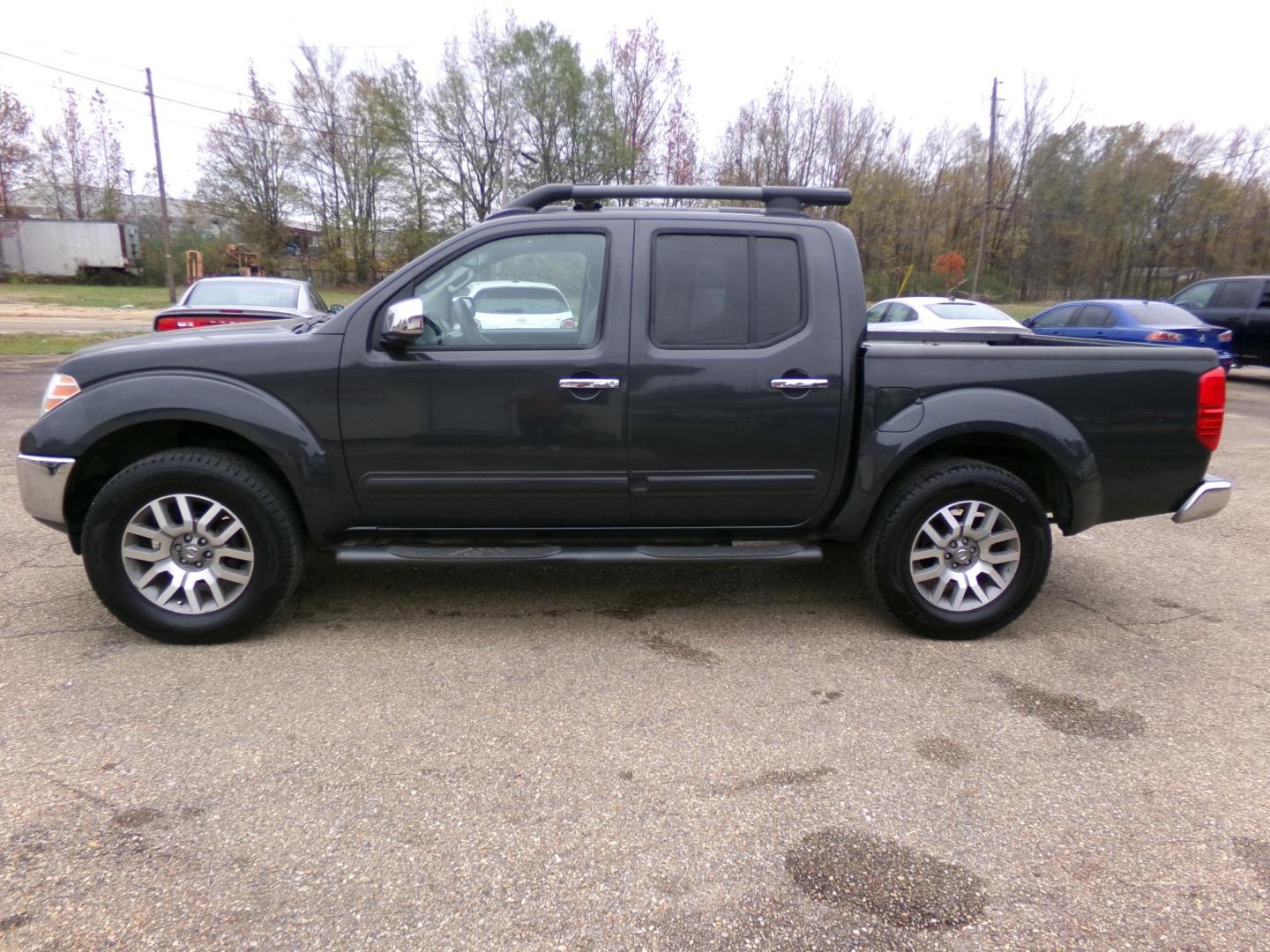 2012 Hippo Gray Metallic /Gray Nissan Frontier S Crew Cab 2WD (1N6AD0ER8CC) with an 4.0L V6 DOHC 24V engine, 5-Speed Automatic transmission, located at 401 First NE, Bearden, AR, 71720, (870) 687-3414, 33.726528, -92.611519 - Photo#1