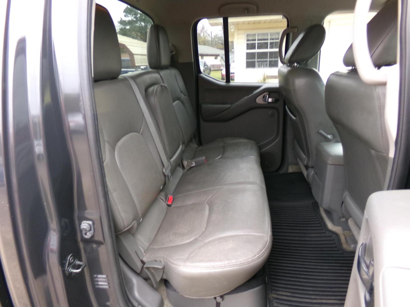 2012 Hippo Gray Metallic /Gray Nissan Frontier S Crew Cab 2WD (1N6AD0ER8CC) with an 4.0L V6 DOHC 24V engine, 5-Speed Automatic transmission, located at 401 First NE, Bearden, AR, 71720, (870) 687-3414, 33.726528, -92.611519 - Photo#13