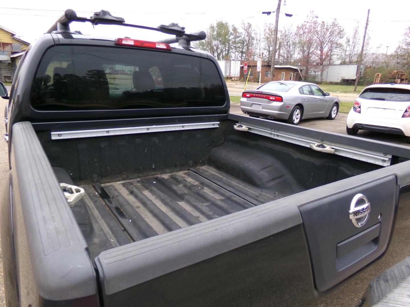 2012 Hippo Gray Metallic /Gray Nissan Frontier S Crew Cab 2WD (1N6AD0ER8CC) with an 4.0L V6 DOHC 24V engine, 5-Speed Automatic transmission, located at 401 First NE, Bearden, AR, 71720, (870) 687-3414, 33.726528, -92.611519 - Photo#3