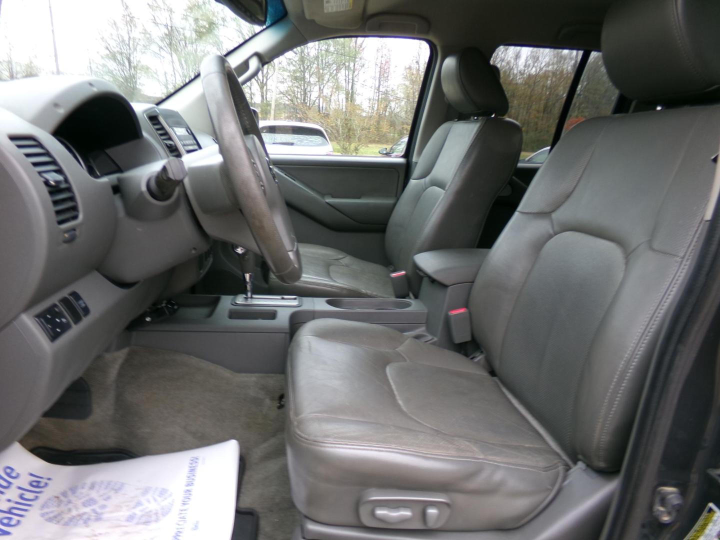 2012 Hippo Gray Metallic /Gray Nissan Frontier S Crew Cab 2WD (1N6AD0ER8CC) with an 4.0L V6 DOHC 24V engine, 5-Speed Automatic transmission, located at 401 First NE, Bearden, AR, 71720, (870) 687-3414, 33.726528, -92.611519 - Photo#7