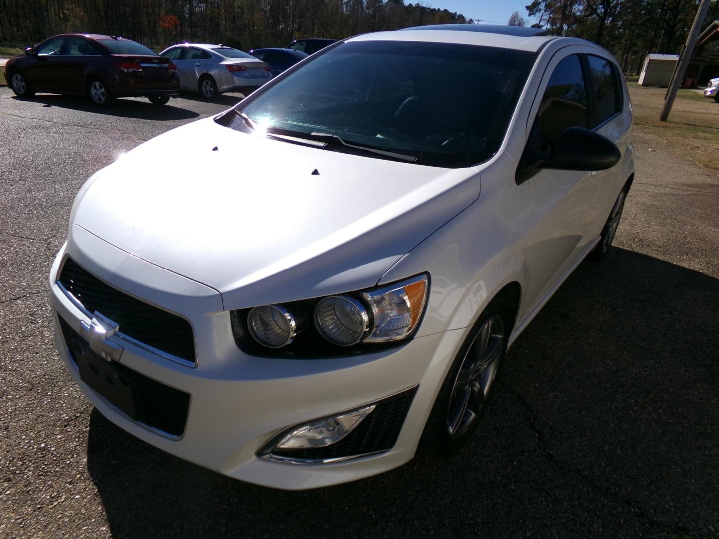 2015 White Diamond Pearl /Black Chevrolet Sonic RS Auto 5-Door (1G1JG6SB7F4) with an 1.4L L4 DOHC 24V TURBO engine, 6A transmission, located at 401 First NE, Bearden, AR, 71720, (870) 687-3414, 33.726528, -92.611519 - Photo#0