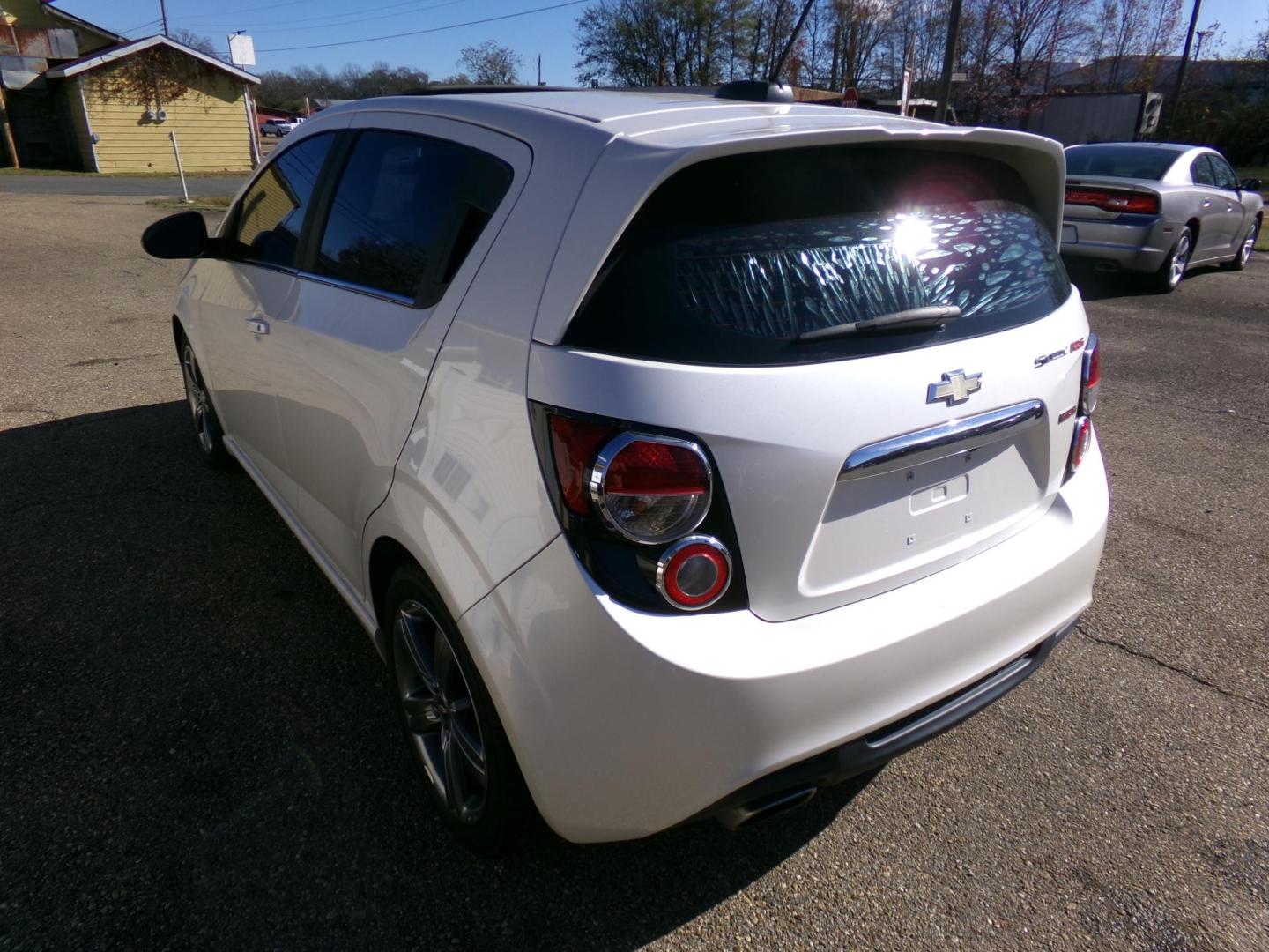 2015 White Diamond Pearl /Black Chevrolet Sonic RS Auto 5-Door (1G1JG6SB7F4) with an 1.4L L4 DOHC 24V TURBO engine, 6A transmission, located at 401 First NE, Bearden, AR, 71720, (870) 687-3414, 33.726528, -92.611519 - Photo#2