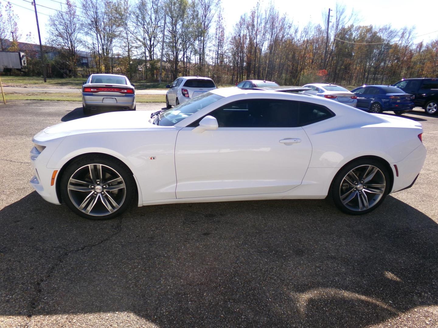 2016 White /Black Chevrolet Camaro 2LT Coupe (1G1FD1RS2G0) with an 3.6L V6 DOHC 24V engine, 6A transmission, located at 401 First NE, Bearden, AR, 71720, (870) 687-3414, 33.726528, -92.611519 - Photo#1