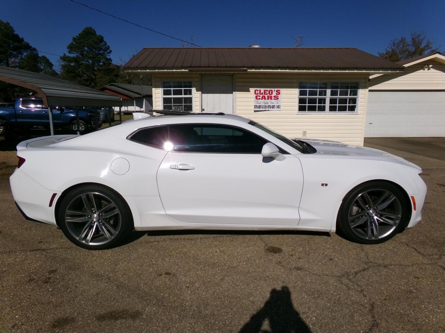 2016 White /Black Chevrolet Camaro 2LT Coupe (1G1FD1RS2G0) with an 3.6L V6 DOHC 24V engine, 6A transmission, located at 401 First NE, Bearden, AR, 71720, (870) 687-3414, 33.726528, -92.611519 - Photo#24