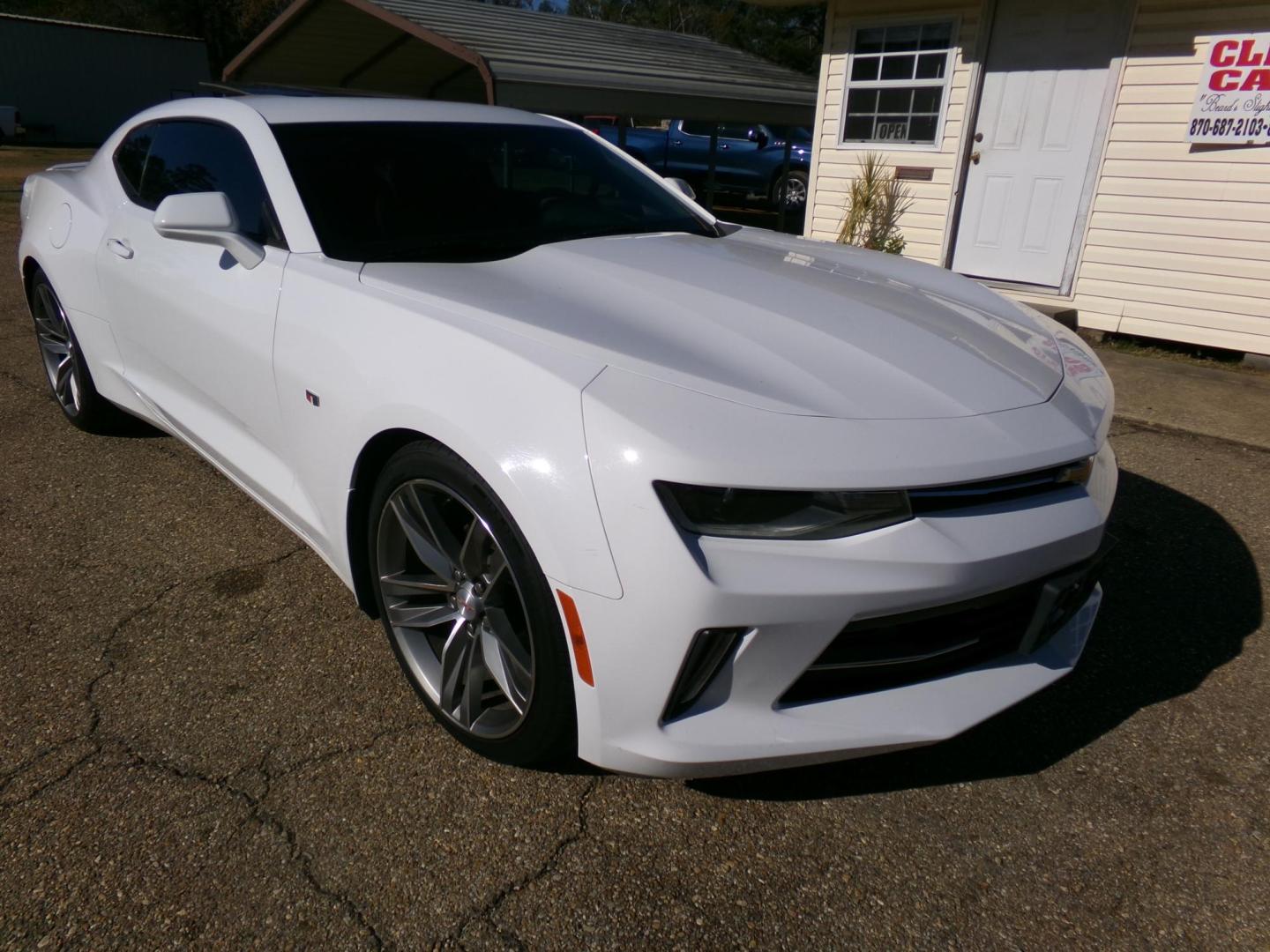 2016 White /Black Chevrolet Camaro 2LT Coupe (1G1FD1RS2G0) with an 3.6L V6 DOHC 24V engine, 6A transmission, located at 401 First NE, Bearden, AR, 71720, (870) 687-3414, 33.726528, -92.611519 - Photo#26